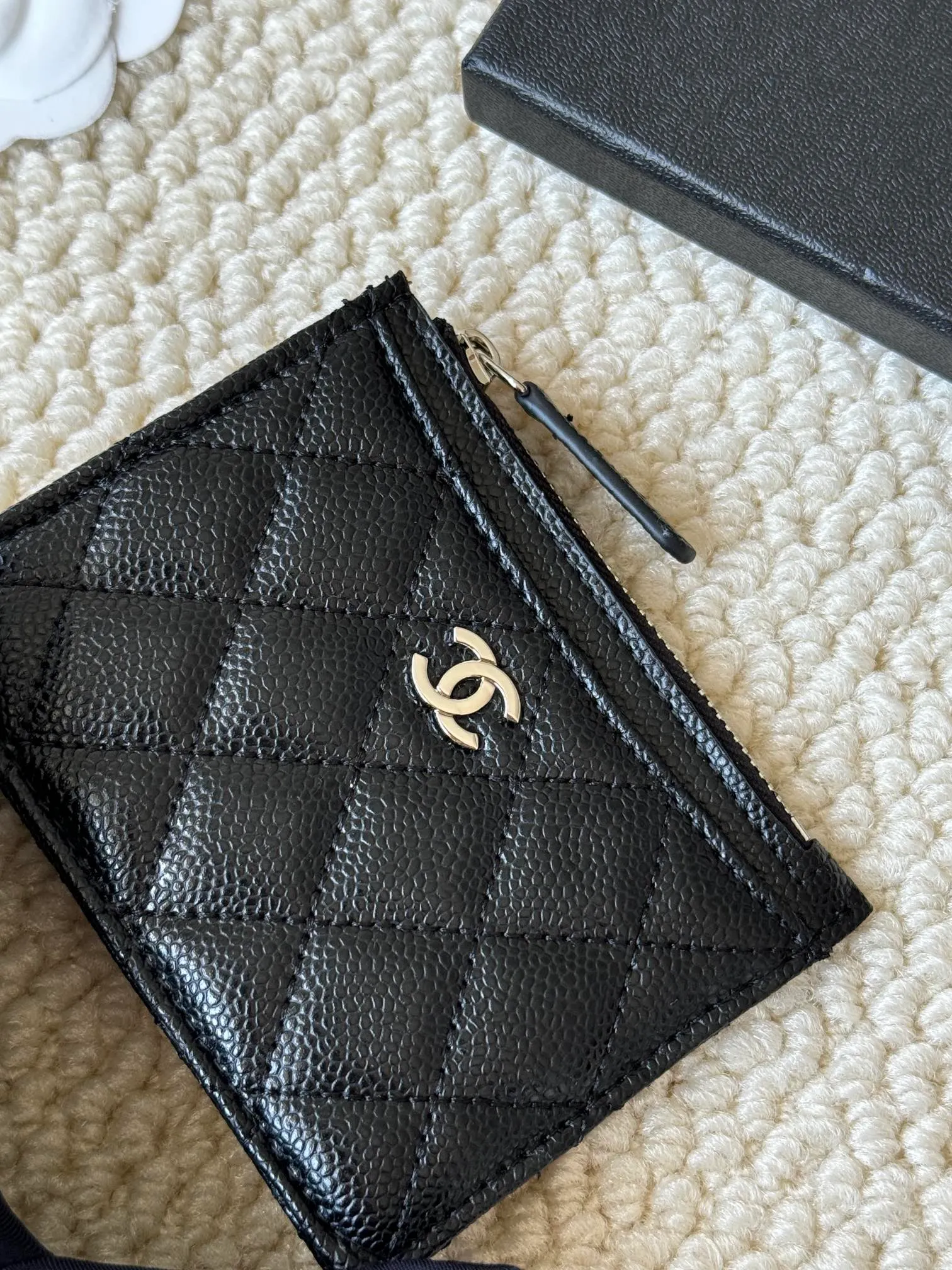 💰120 Chanel single-pull card holder can hold four cards and change, can be held in hand, can be put in the bag, easy to store, small and cute mini card holder, made of cowhide, model number A84105, size: 9x11.5cm​