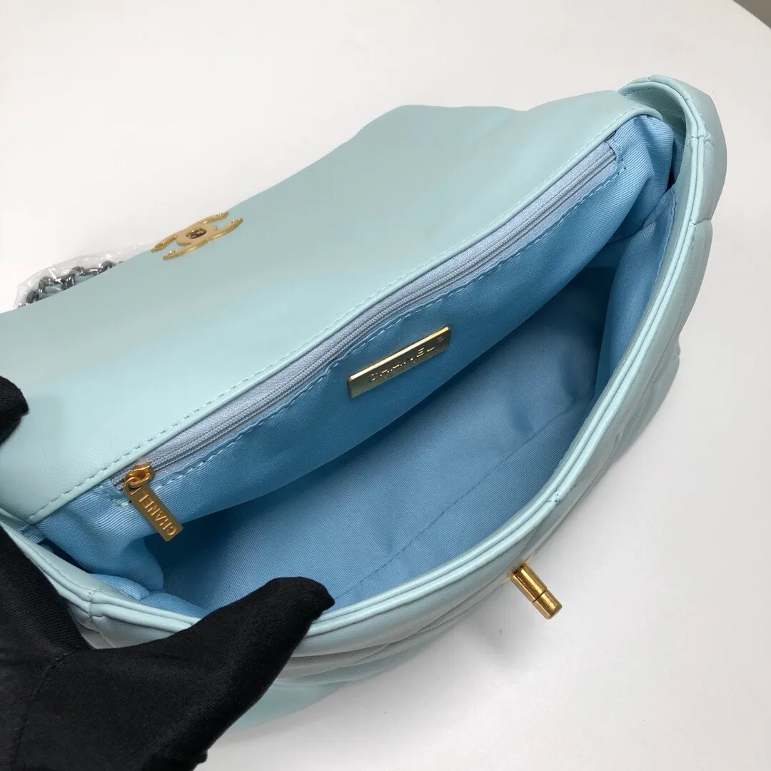 💰410￥Mint Green Medium Size Chanel's latest hot model is now available📣📣Synchronized with counters🤭Imported cowhide🐂very soft to the touch. The upper body effect is super good, it can be carried by hand, on one shoulder or cross-body, showing the elegance and charm of women💃Hurry and get it, [color] model number: 9011, size: 30*20*12,