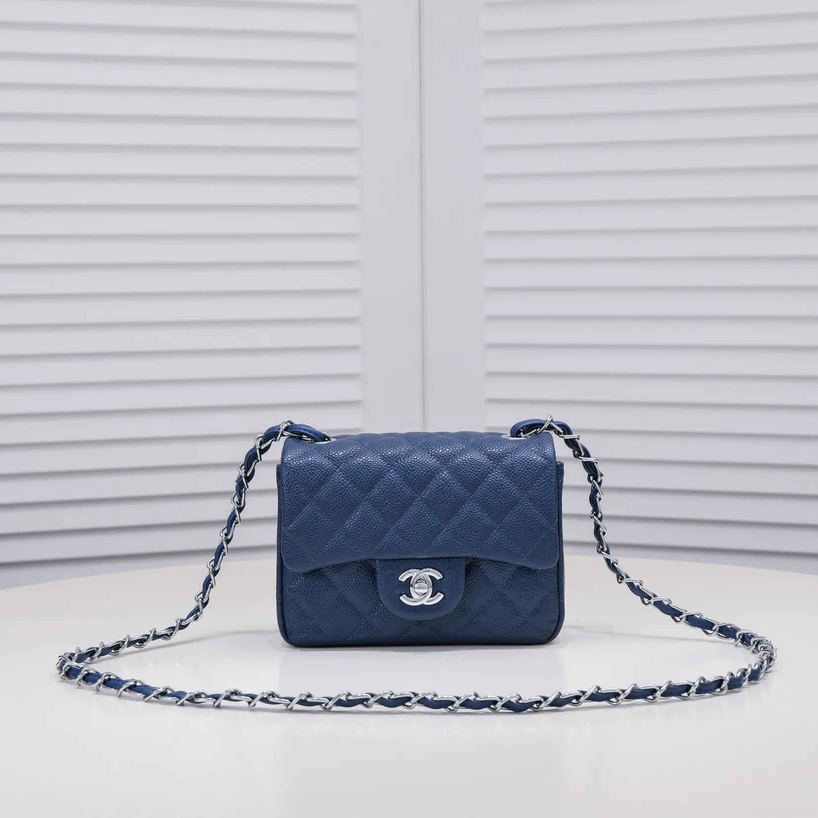 💰310￥Dark blue Chanel🔺🚴🏼💸Choose high-quality cowhide🌺Original split version and made one to one 💯The hand feel is first-class, 🌲The design inspired by the camera shape fully embodies perfection! [Qiang] [Qiang] Integrates art and practicality, [Ladybug] Gorgeous and low-key plump 💯📨📨Classic is irresistible, ♒ You have to receive it to understand ✈✈🍭🍭Insist on high quality and low price🐟🐟, model number: 1115, size: 17.5*13*5 cm