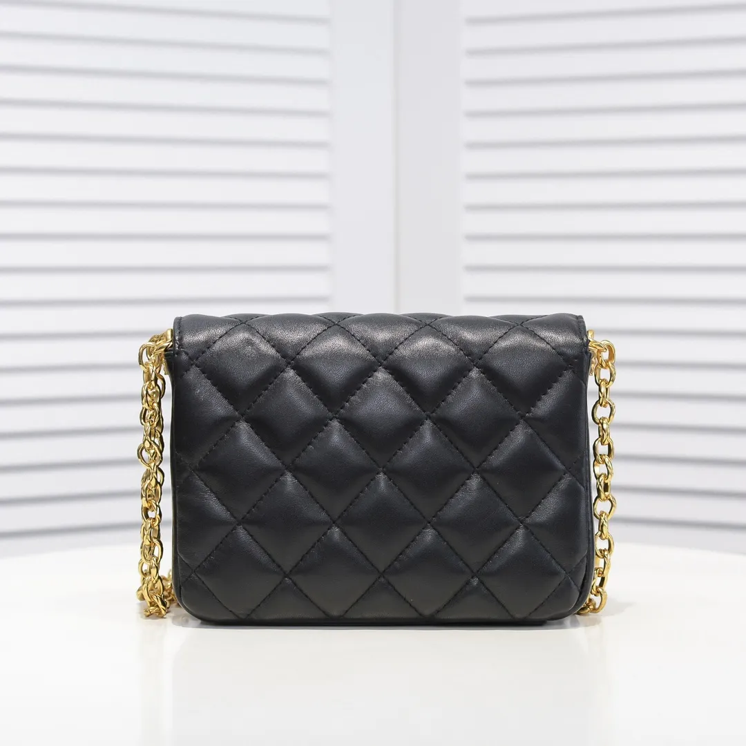 💰380￥💋Chanel 2020 Autumn and Winter Limited Edition Gold Coin Bag Sheepskin Gold coins have always been a symbol of luck and nobility. When paired with a bag, it makes you even more wealthy [Hey ha] Plus this design continues the CF classic elements, making the bag more beautiful and practical, and it is still a must-have series [Happy][Happy] Size: 21x17x7cm🎉🎉Model: 2222
