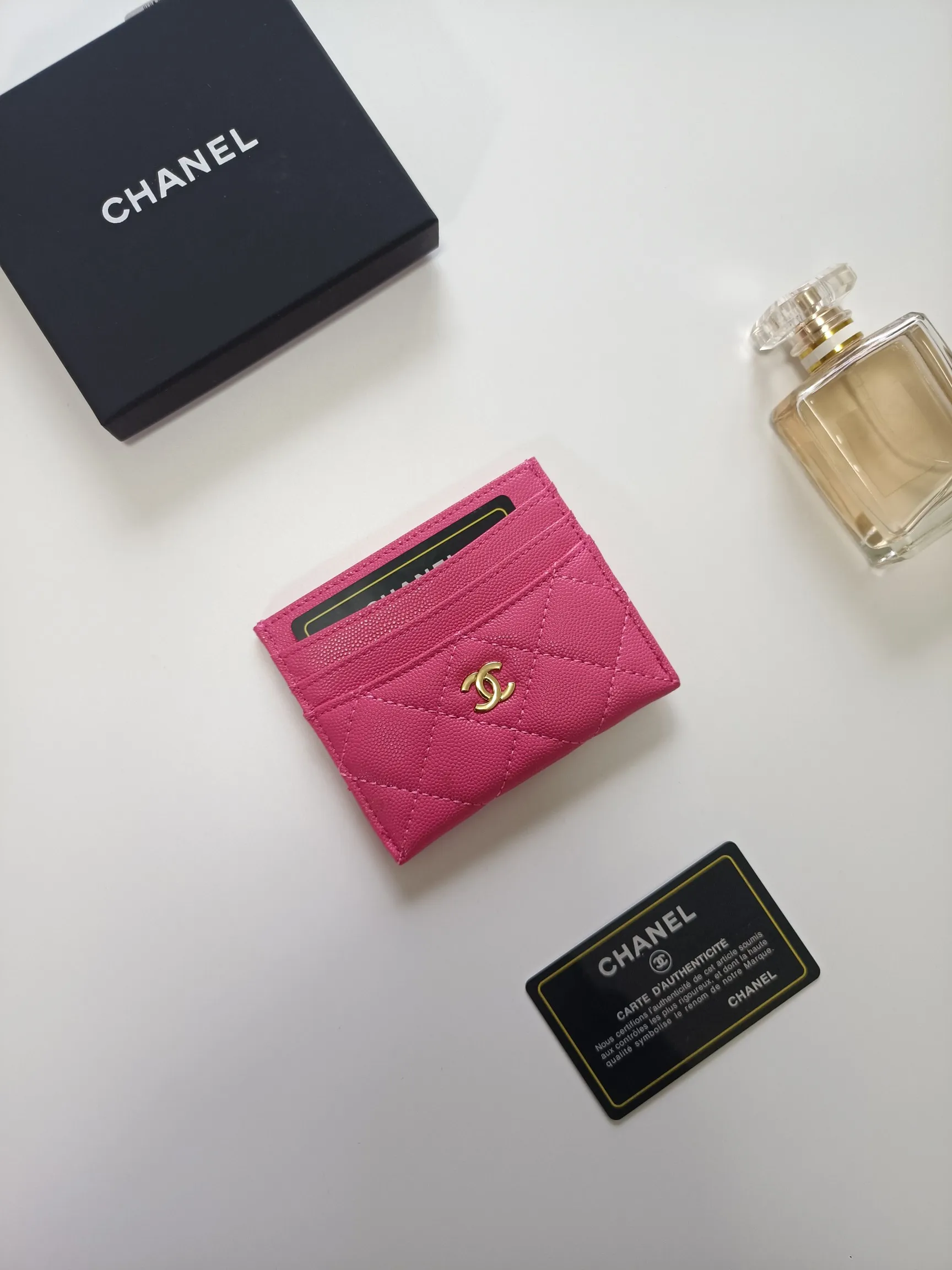 💰100💰 chanel 2025 new product card holder lambskin, seven card slots, can hold change, imported Italian lambskin + hardware logo, so beautiful, love it. The color is as shown in the picture, easy and fast storage, mini card holder No.: AP8964 Size: w11×h10cm