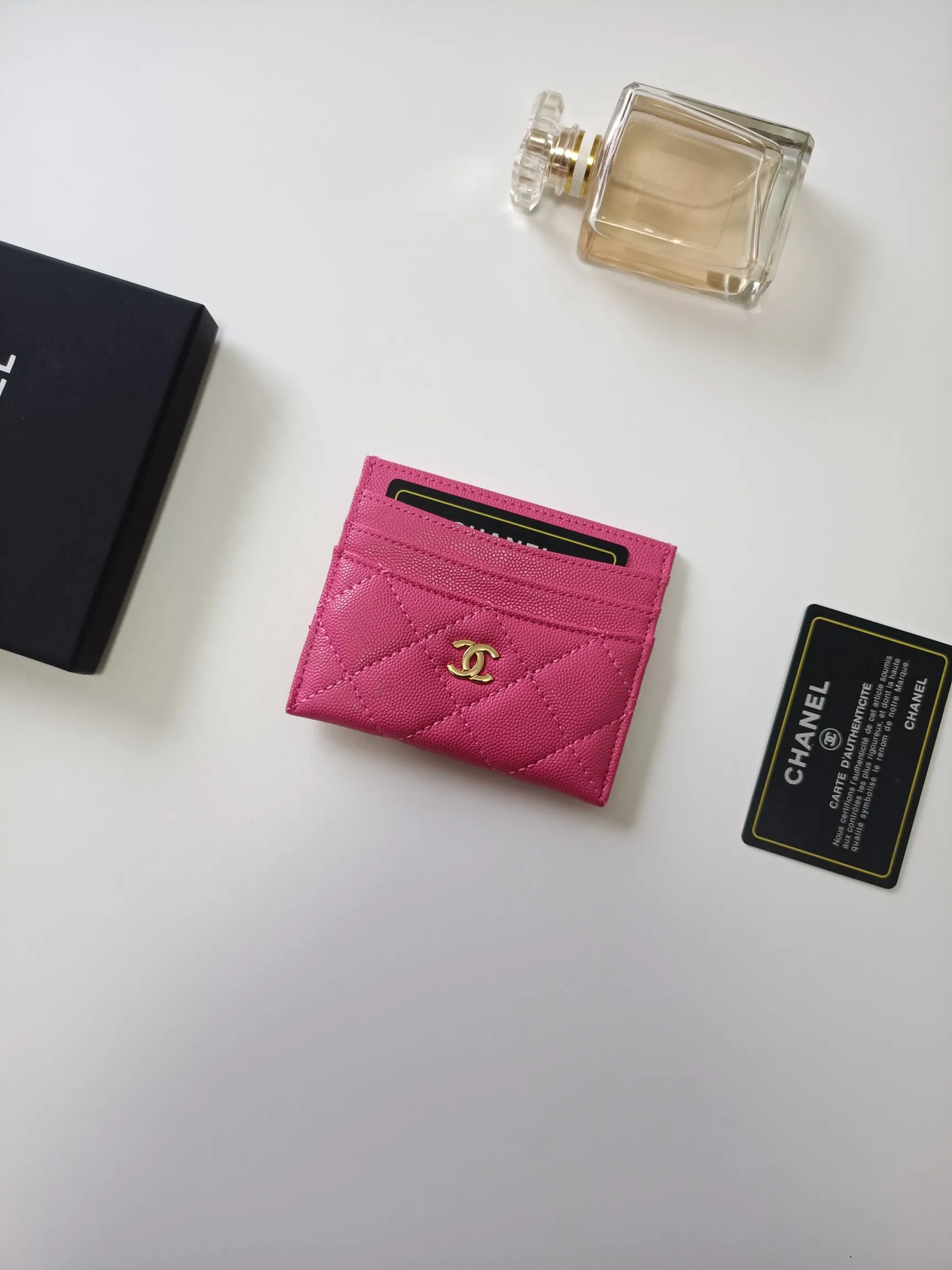 💰100💰 chanel 2025 new product card holder lambskin, seven card slots, can hold change, imported Italian lambskin + hardware logo, so beautiful, love it. The color is as shown in the picture, easy and fast storage, mini card holder No.: AP8964 Size: w11×h10cm