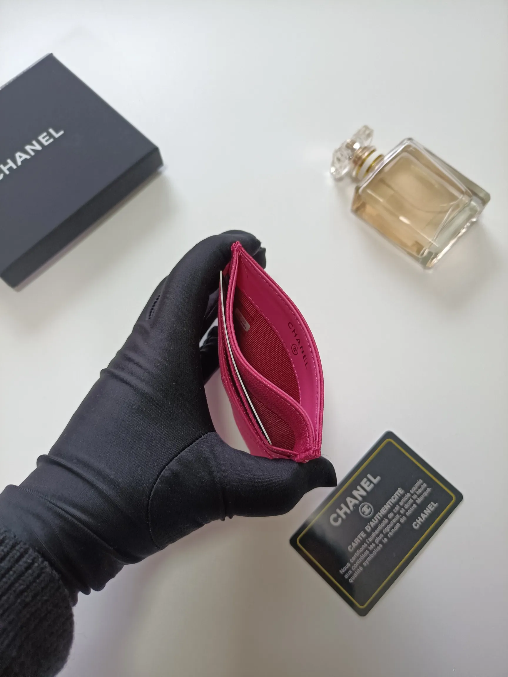 💰100💰 chanel 2025 new product card holder lambskin, seven card slots, can hold change, imported Italian lambskin + hardware logo, so beautiful, love it. The color is as shown in the picture, easy and fast storage, mini card holder No.: AP8964 Size: w11×h10cm