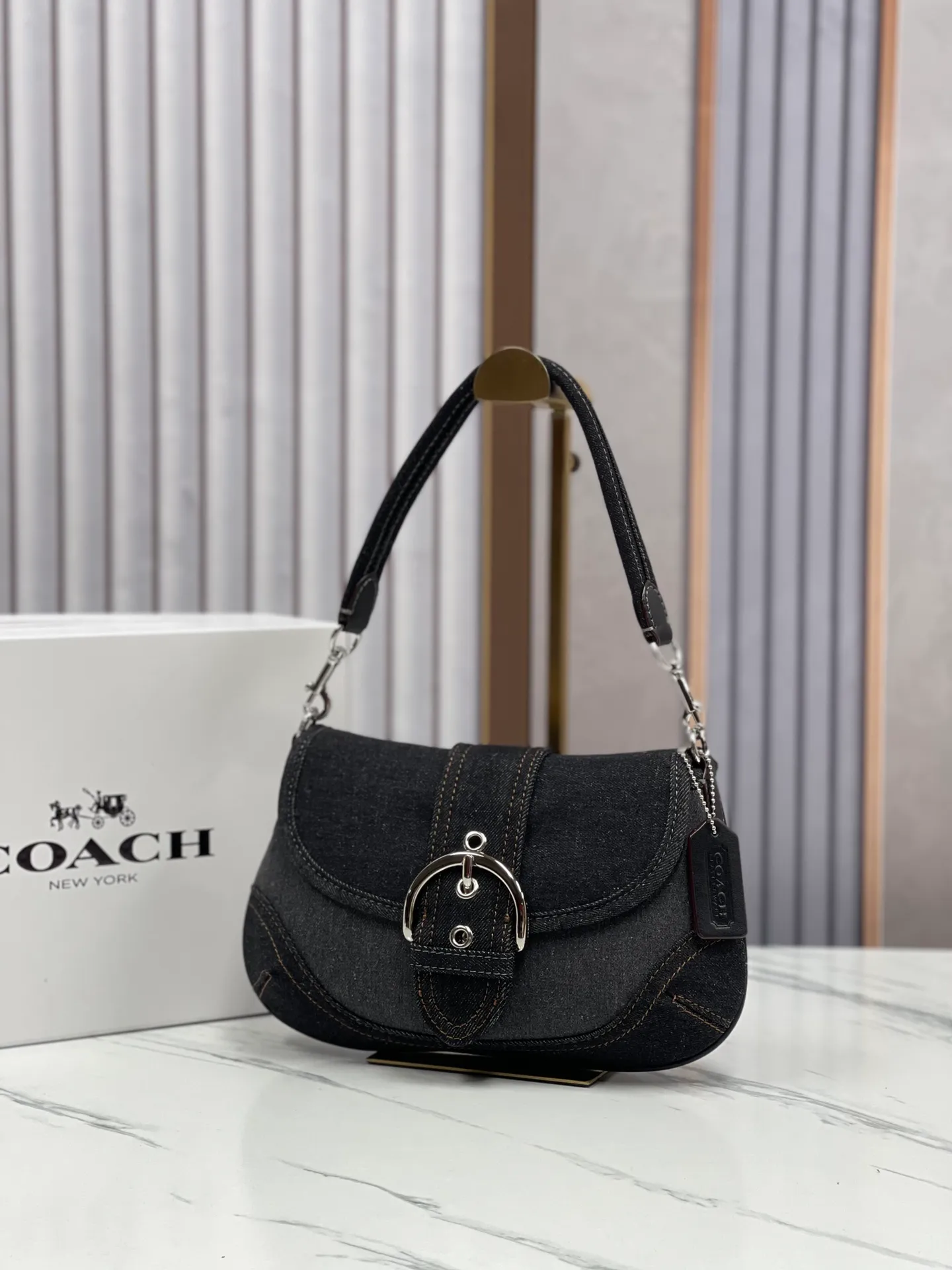 Top original order p480💰Coach/Coach’s new Soho model CR737 armpit bag. This pea bag looks so good. It’s American retro. You can’t miss the must-have second-hand bag style for hot girls. 26×18,