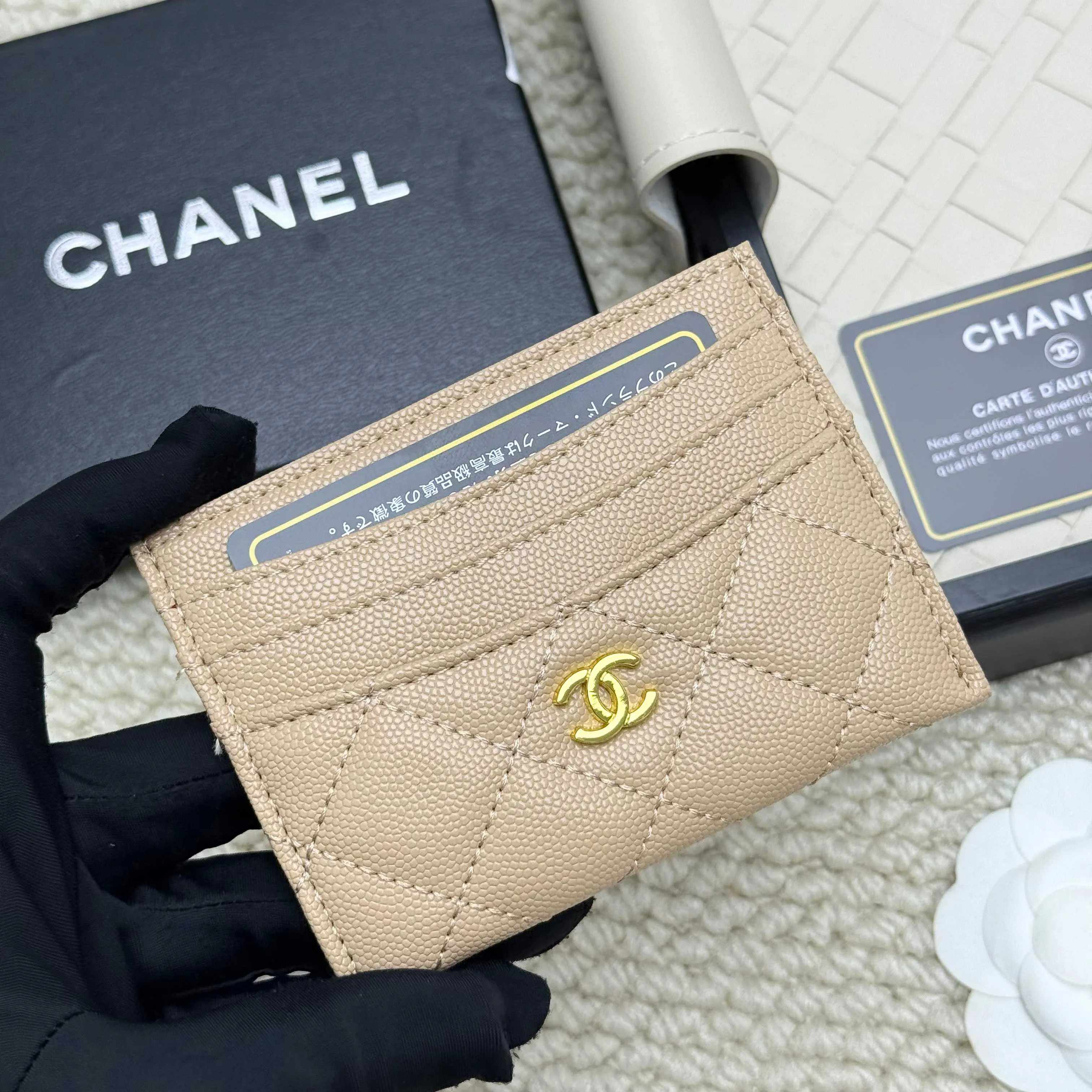 💰110 chanel 2025 new product card holder lambskin, seven card slots, can hold change, imported Italian lambskin + hardware logo, so beautiful, love it. The color is as shown in the picture, easy and fast storage, mini card holder No.: 4472 Size: w11×h10cm