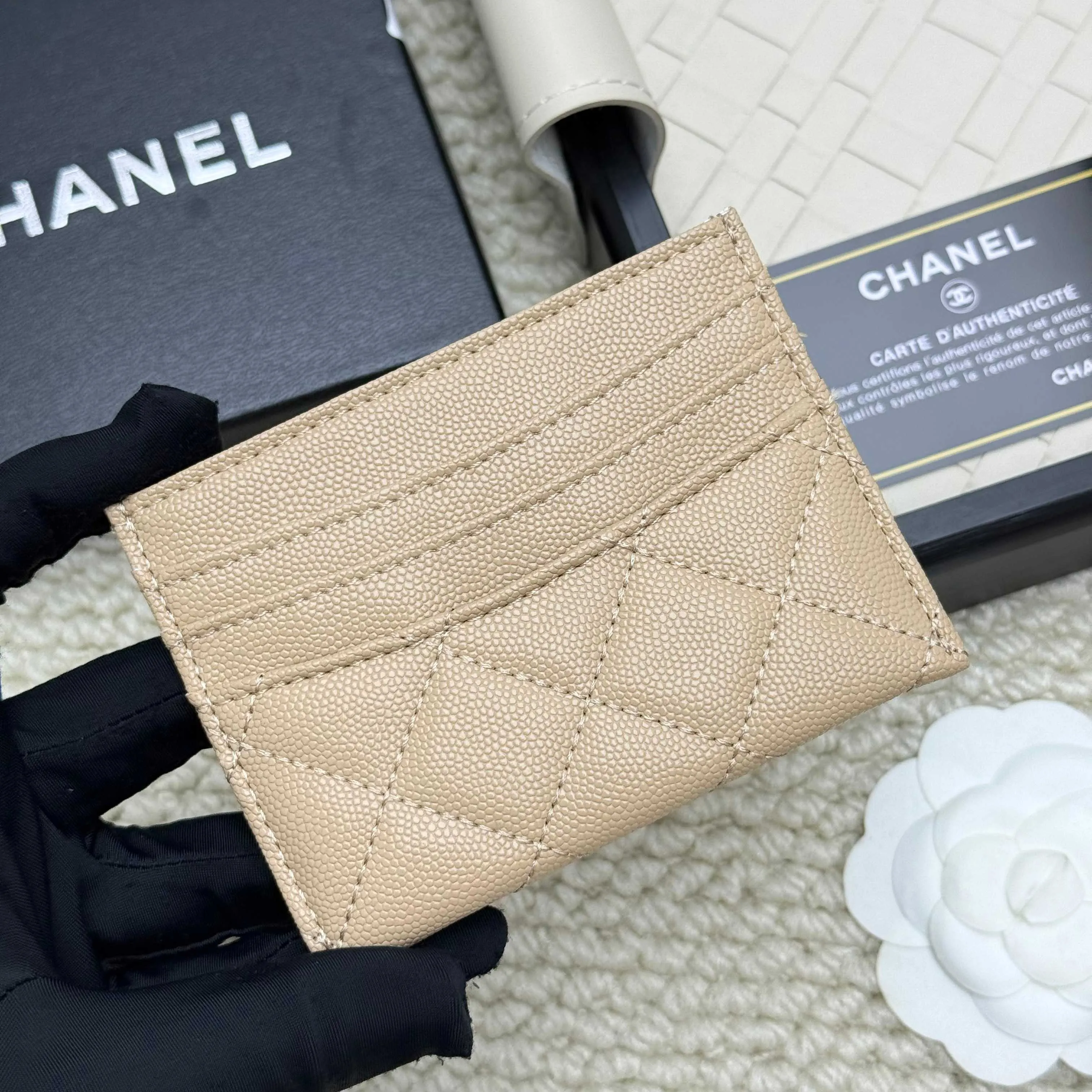 💰110 chanel 2025 new product card holder lambskin, seven card slots, can hold change, imported Italian lambskin + hardware logo, so beautiful, love it. The color is as shown in the picture, easy and fast storage, mini card holder No.: 4472 Size: w11×h10cm