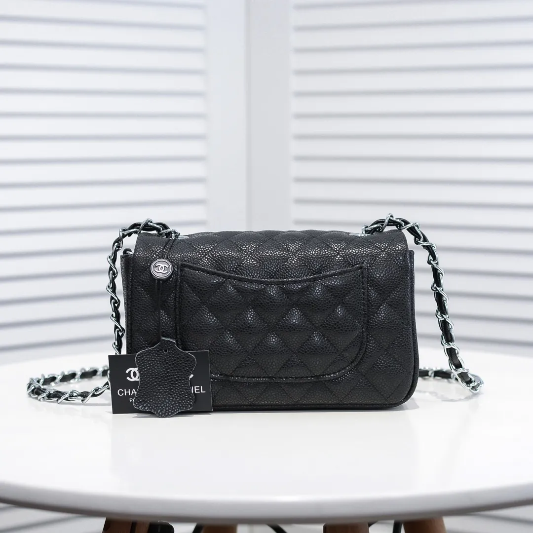 💰320￥💥CF versatile caviar cowhide🌹 Chanel💃🏻‼ ️Eternal classic style [shy] noble temperament💃🏻favorite of celebrities🌟soft leather and high-end👍counter hardware exquisite workmanship to reject defects [strong] both dazzling and feminine 😝[strong] luxurious and durable🌟size: 20*14*7cm style number 1116 reverse edge