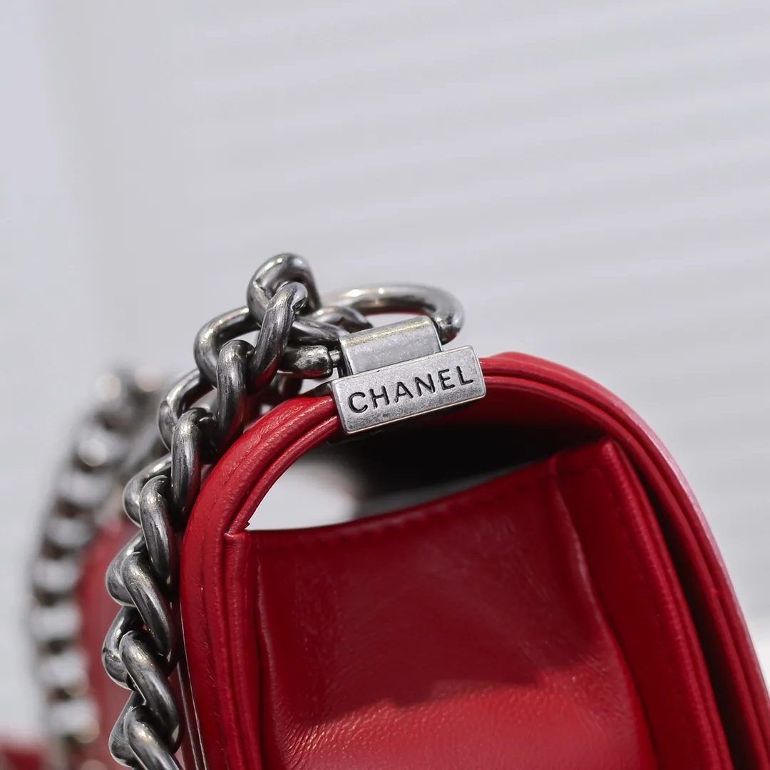 💰400￥ (Full sheepskin with original hardware) [Smile] Chanel Chanel 👑 Lambskin [Lightning] Thickened electroplated hardware accessories 🌈 The workmanship is comparable to the original order 💪 The bottom can be pinched and rebounded without trace, absolutely spot-on and real-life, fashionable and durable 💪💪 High-end quality, no pressure in and out of the drill cabinet 💏, size 20*12*7cm, style number 67085