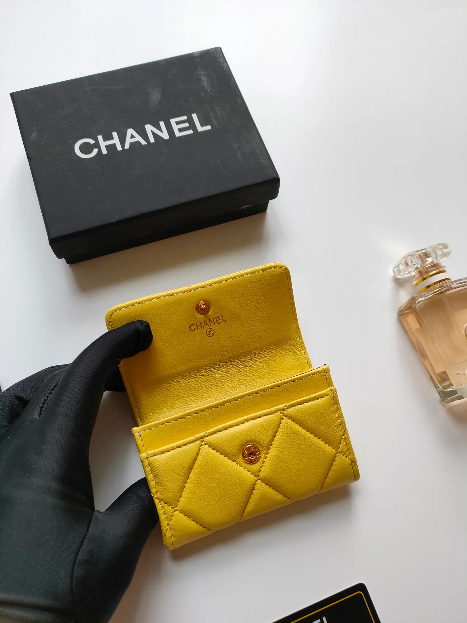 💰120💰CHANEL New Flap Coin Purse [Color][Color][Color] This year’s latest logo is paired with a large rhombus, using imported lambskin and retro hardware...❤️This card holder has a large capacity. It can hold about 1,000 yuan at a 20% discount of 100 yuan, and it can also hold 2.3 cards. ❤️❤️❤️It is very practical! Model number AP3600 size 11*8.5*3cm