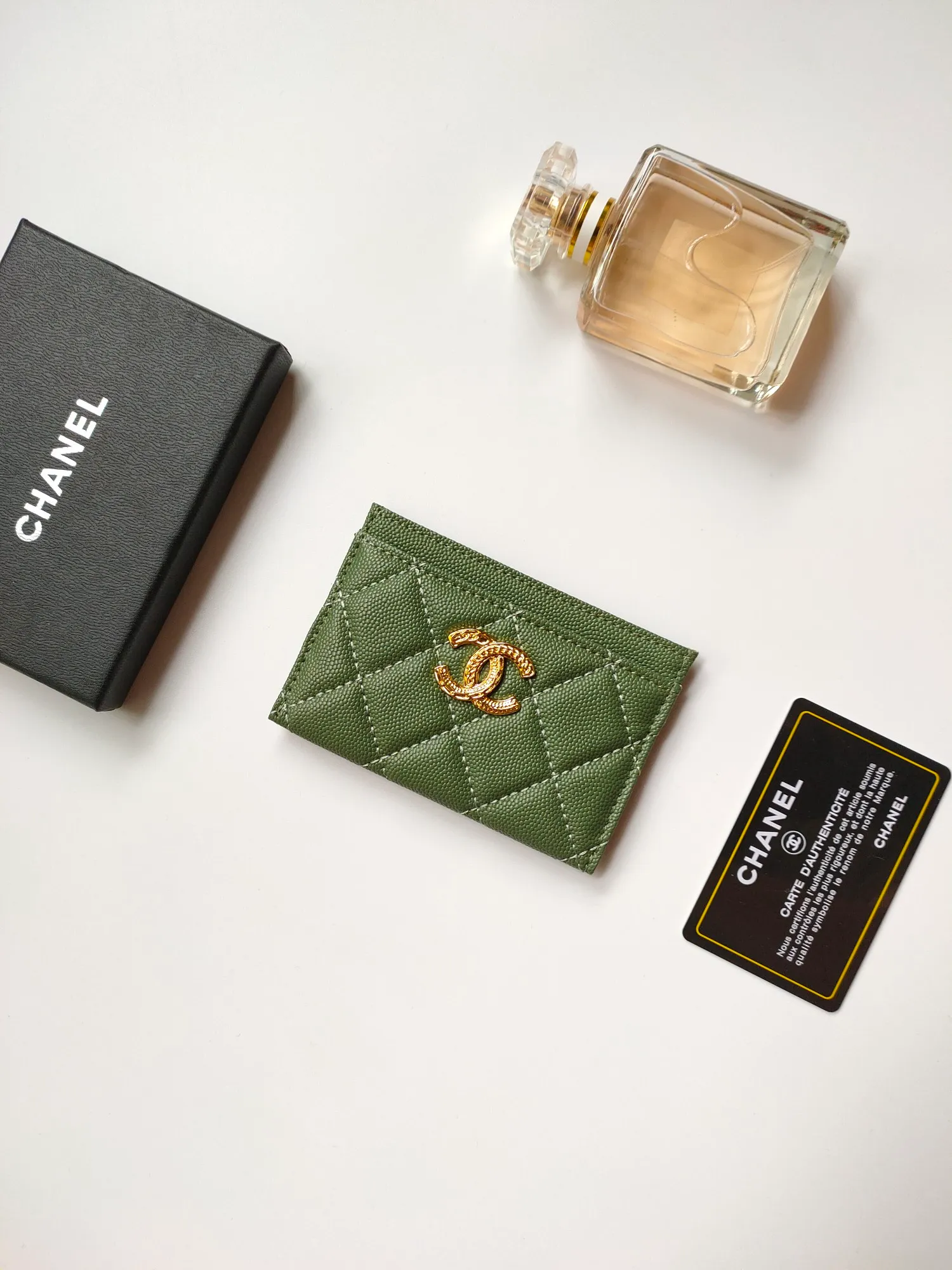 💰110💰Model 3188 CHANEL 22k embossed lgo large double C hardware, official website latest in 2023🆕card holder, caviar medium ball grain cowhide, anti-scratch, super glossy, 3 card slots each put a card, you can also put a card + a few coins in the middle