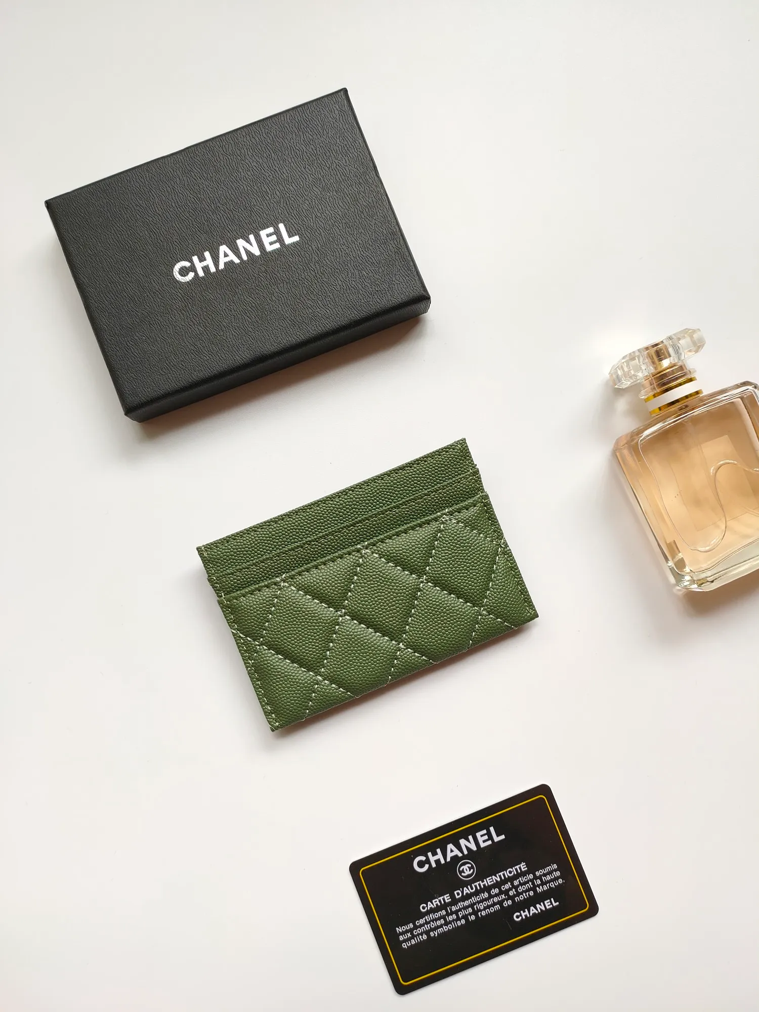 💰110💰Model 3188 CHANEL 22k embossed lgo large double C hardware, official website latest in 2023🆕card holder, caviar medium ball grain cowhide, anti-scratch, super glossy, 3 card slots each put a card, you can also put a card + a few coins in the middle
