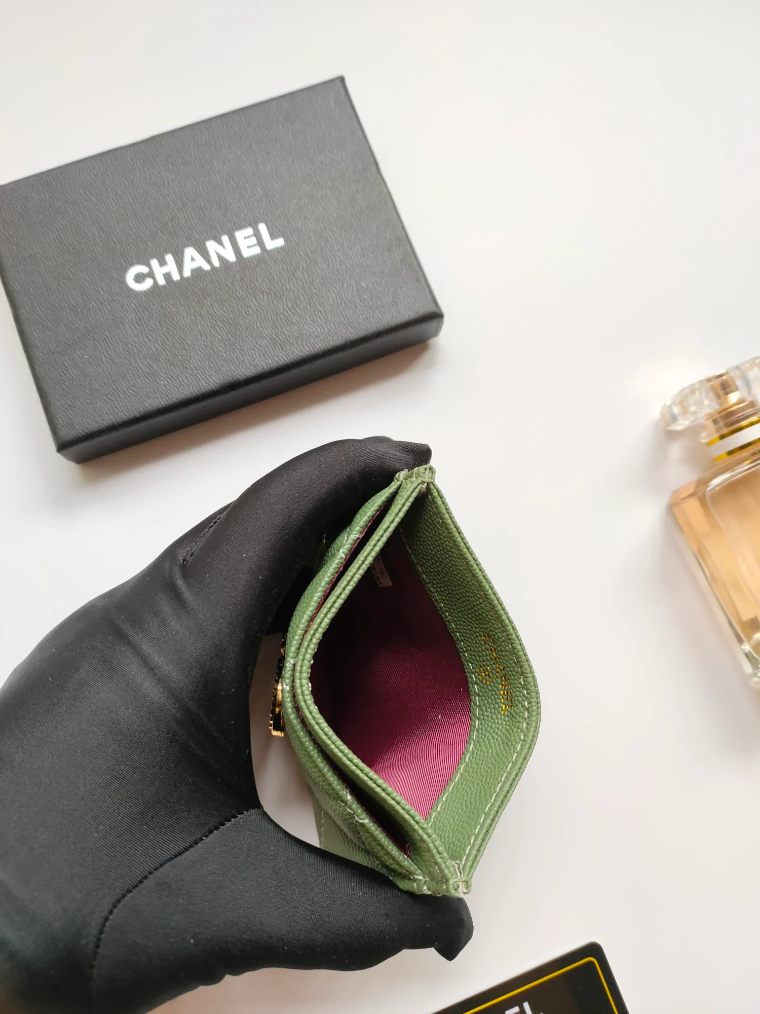 💰110💰Model 3188 CHANEL 22k embossed lgo large double C hardware, official website latest in 2023🆕card holder, caviar medium ball grain cowhide, anti-scratch, super glossy, 3 card slots each put a card, you can also put a card + a few coins in the middle