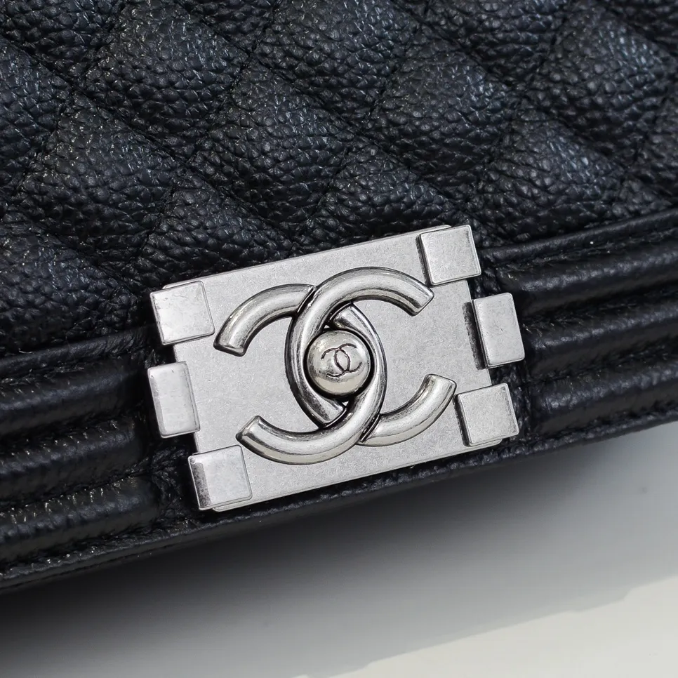 💰460￥ "Full leather inside and out with original hardware" Chanel👑 Using imported first-layer cowhide with lychee pattern [color] [lightning] thickened electroplated hardware accessories🌈The workmanship is comparable to the original order💪The bottom can be pinched and rebounded without trace, absolutely spot-on and real-life, fashionable and durable💪💪High-end quality, no pressure in and out of the drill cabinet💏, size 25*15*8cm Style number: 67086