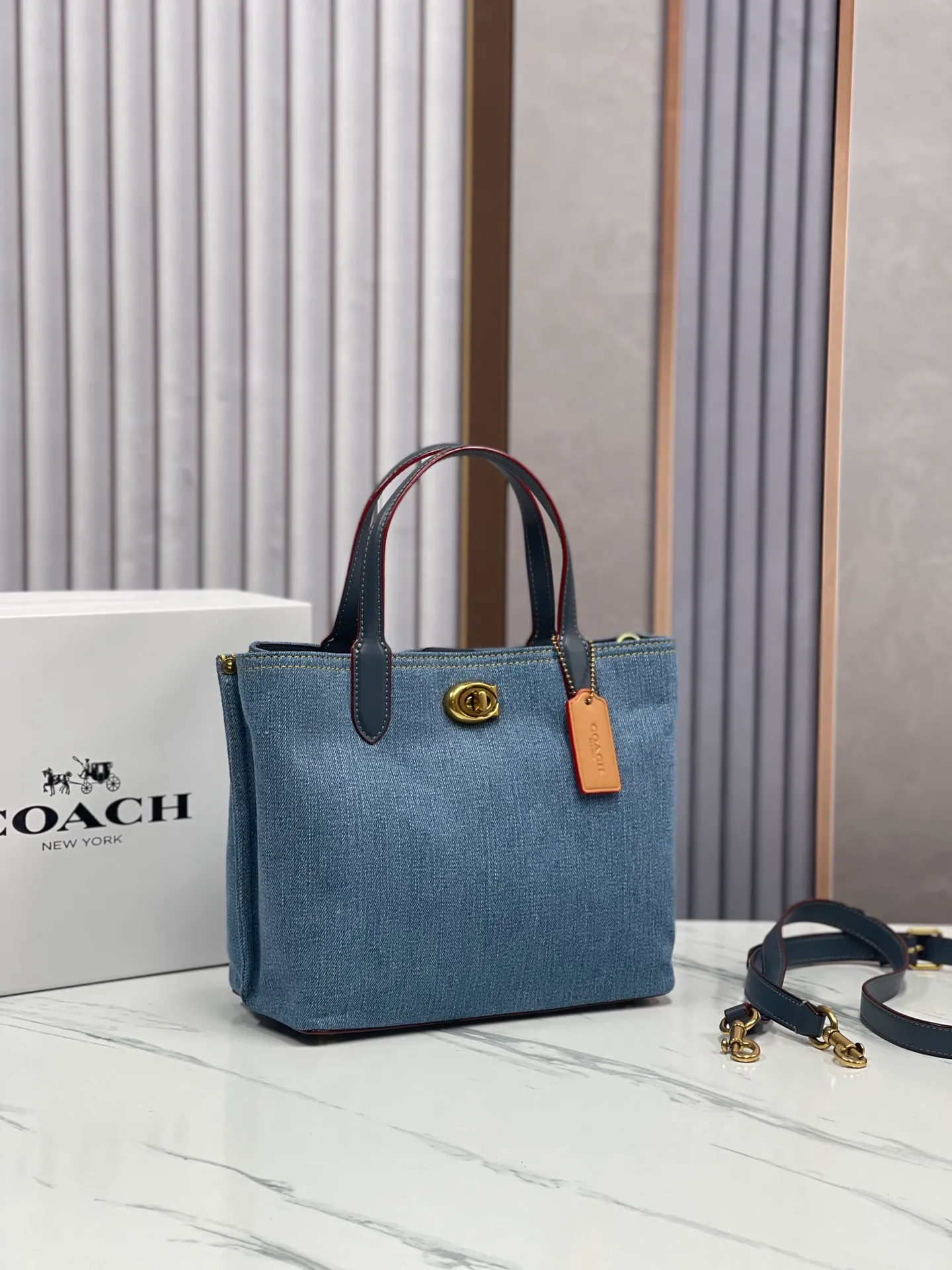 Batch 420💰coach/Coach new April new CR708 vegetable basket, denim champagne spring flavor ten vegetable basket with three compartments and practicality, it is simply the best partner for spring travel, it is so versatile with white skirts and jeans. #Size 24/20/10.
