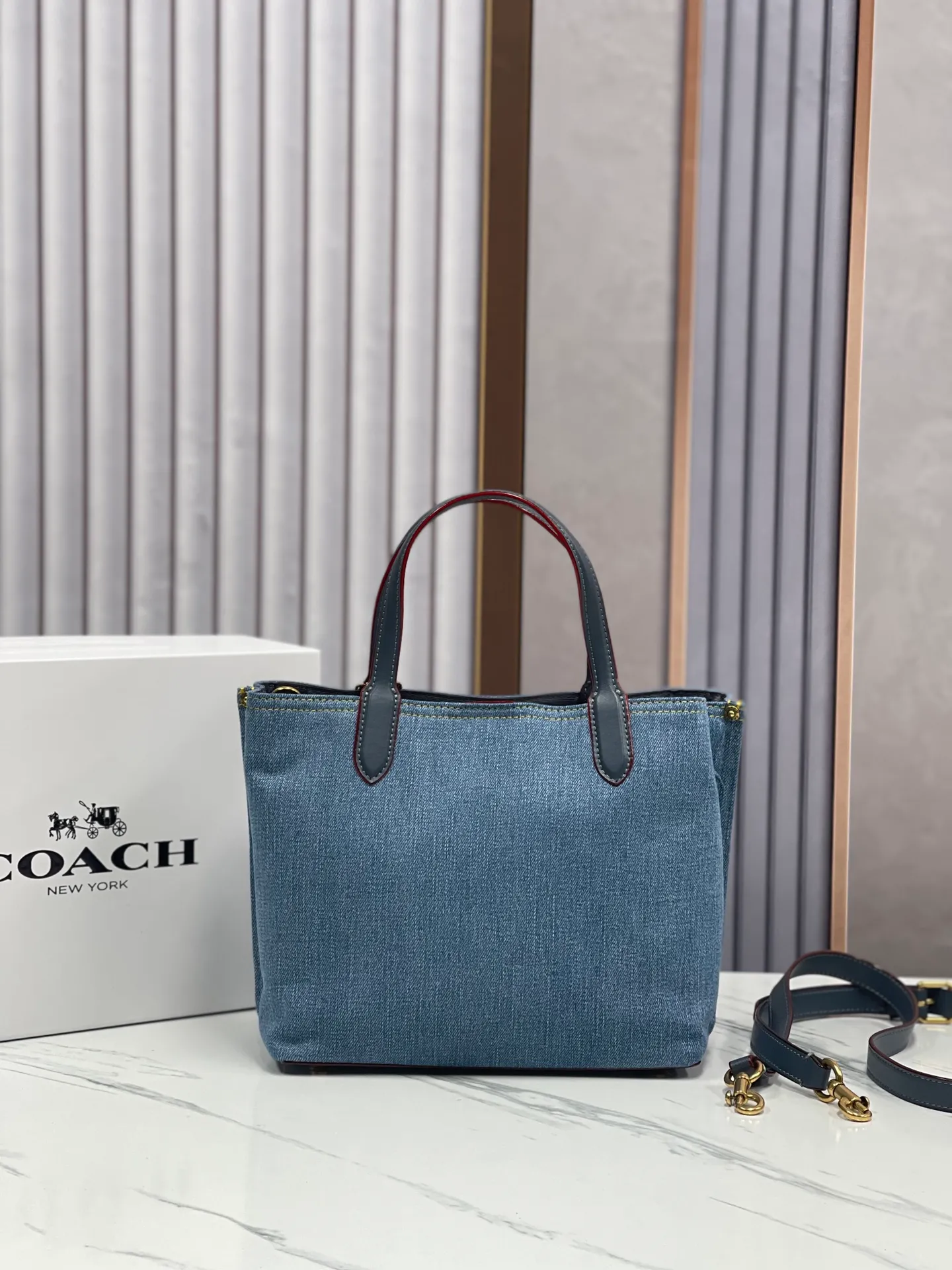 Batch 420💰coach/Coach new April new CR708 vegetable basket, denim champagne spring flavor ten vegetable basket with three compartments and practicality, it is simply the best partner for spring travel, it is so versatile with white skirts and jeans. #Size 24/20/10.