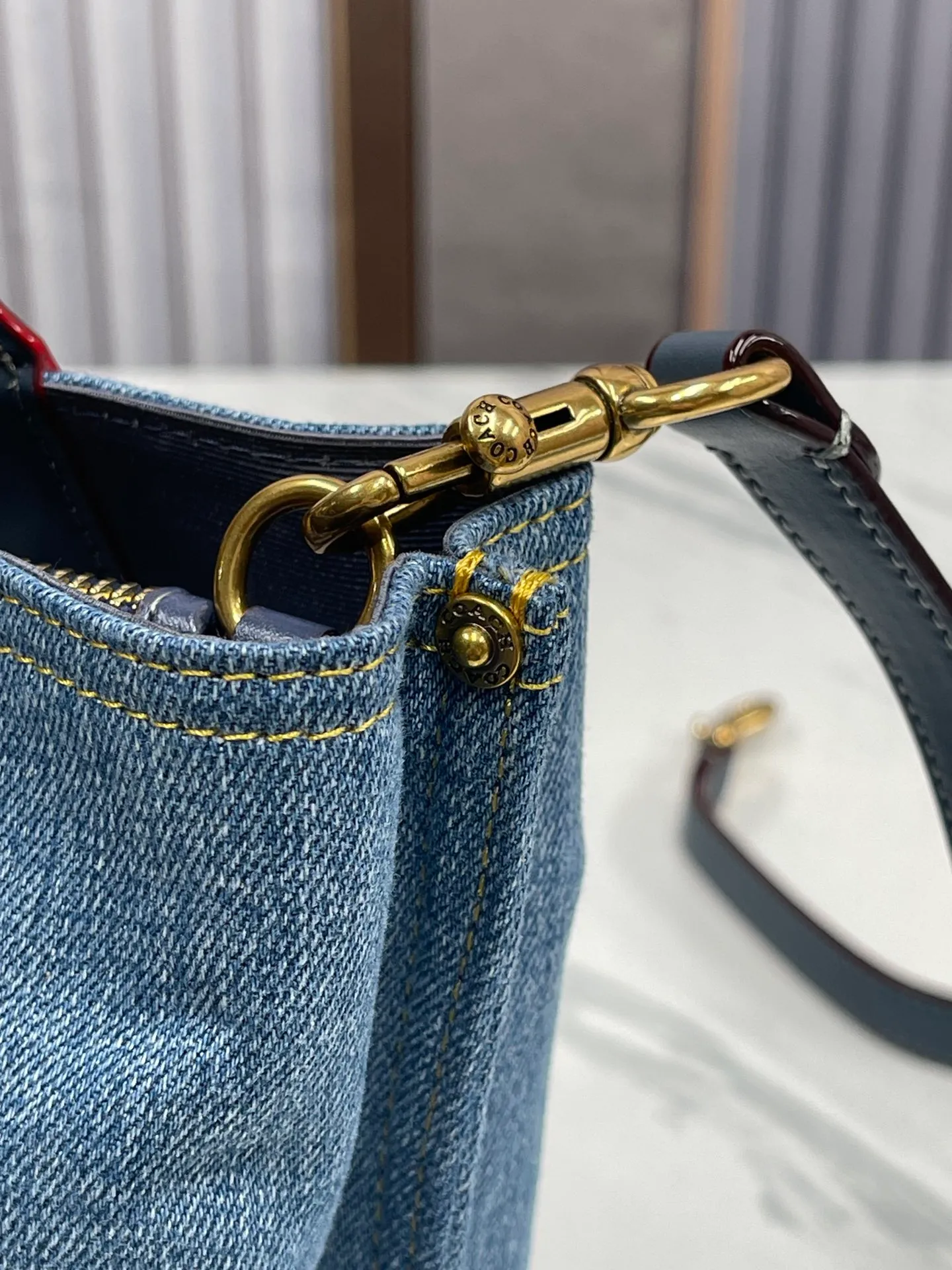 Batch 420💰coach/Coach new April new CR708 vegetable basket, denim champagne spring flavor ten vegetable basket with three compartments and practicality, it is simply the best partner for spring travel, it is so versatile with white skirts and jeans. #Size 24/20/10.