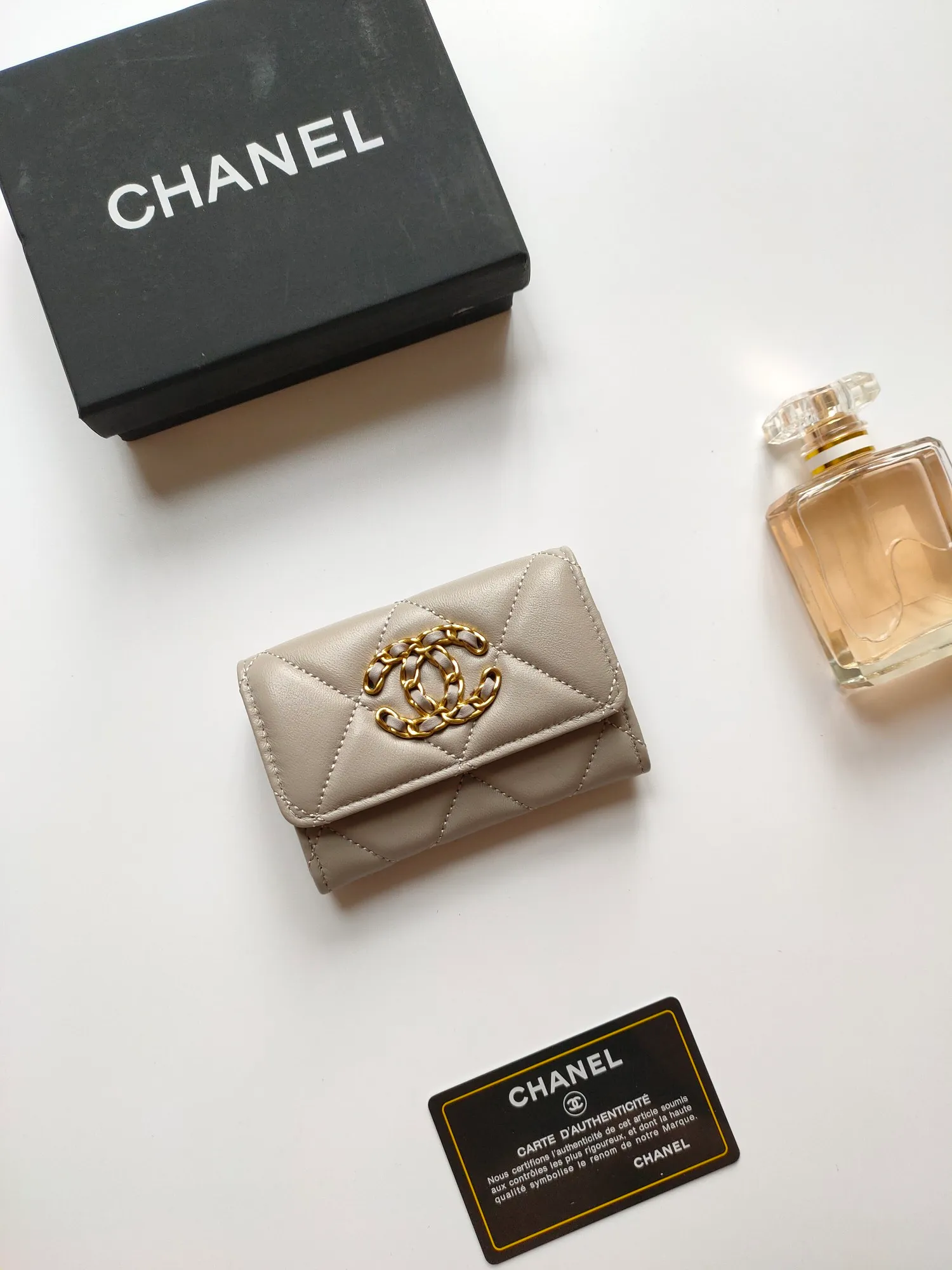 💰140💰CHANEL New Flap Coin Purse [Color][Color][Color] This year’s latest logo is matched with a large rhombus, using imported lambskin and retro hardware...❤️This card holder has a large capacity. It can hold about 1,000 yuan at a 20% discount of 100 yuan, and it can also hold 2.3 cards. ❤️❤️❤️It is very practical! Model number AP3600 size 11*8.5*3cm