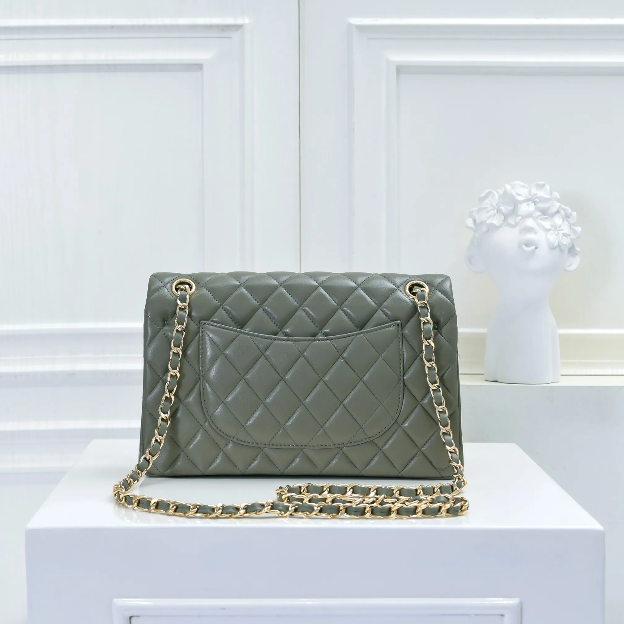 💰420￥Chanel🔥Exclusive quality real shot shipment✈️Official website updated simultaneously👑Chanel sheep pattern classic style with original hardware, summer style is coming💋CHANEL ‼ ️Crossbody bag, sheepskin with red lining🌸‼ ️ 🙈Fashion new favorite🙈 Size: 25.5*16*6.5. Style number: 1112 sheepskin
