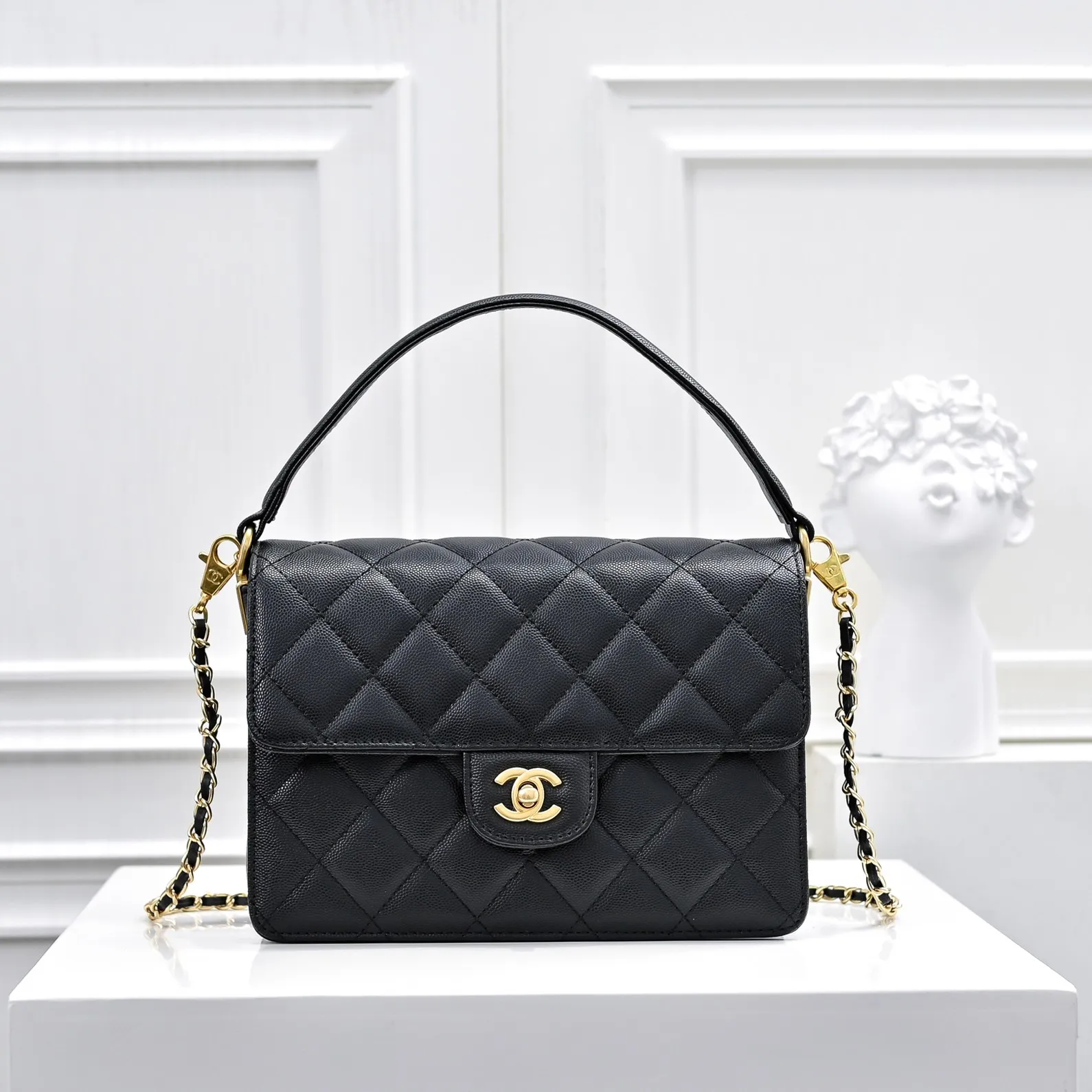 💰450￥Large size👑CHANEL24k new autumn and winter large, medium and small caviar cowhide unique texture. It can be carried by hand or cross-body. The shoulder strap is detachable, whether it is for daily outings or important occasions, it can perfectly match every look of yours. Its classicness and elegance make you stand out from the crowd. Large size: 23x16cm, style number: 1212