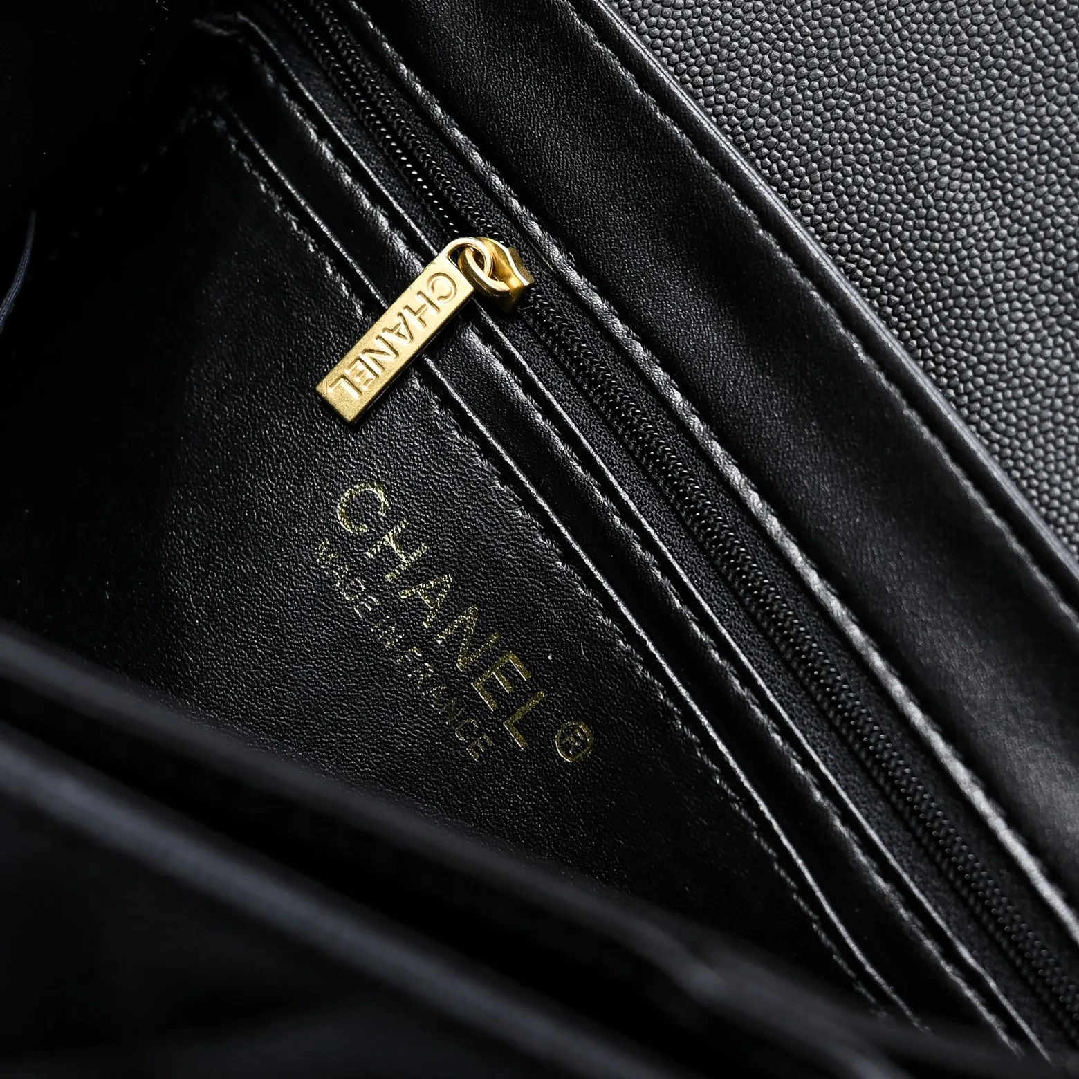 💰450￥Large size👑CHANEL24k new autumn and winter large, medium and small caviar cowhide unique texture. It can be carried by hand or cross-body. The shoulder strap is detachable, whether it is for daily outings or important occasions, it can perfectly match every look of yours. Its classicness and elegance make you stand out from the crowd. Large size: 23x16cm, style number: 1212