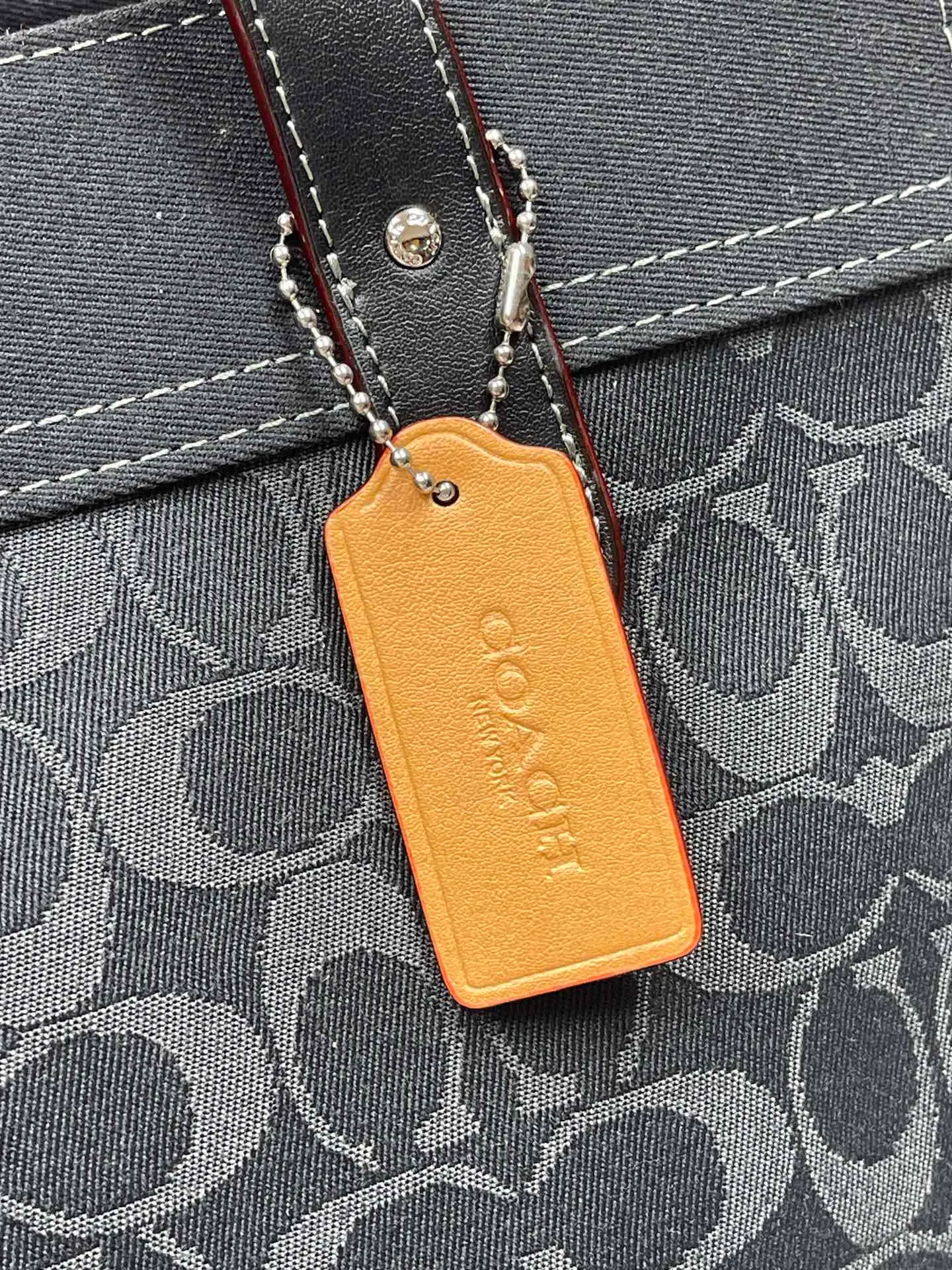 Top original order 400 in batches💰. coach/Coach’s new model CG092. Dempsey canvas Field Tote vertical large tote shopping bag, the bag is small, cute and can be packed in. It is very suitable for petite girls, fashionable and versatile ~ 30X30