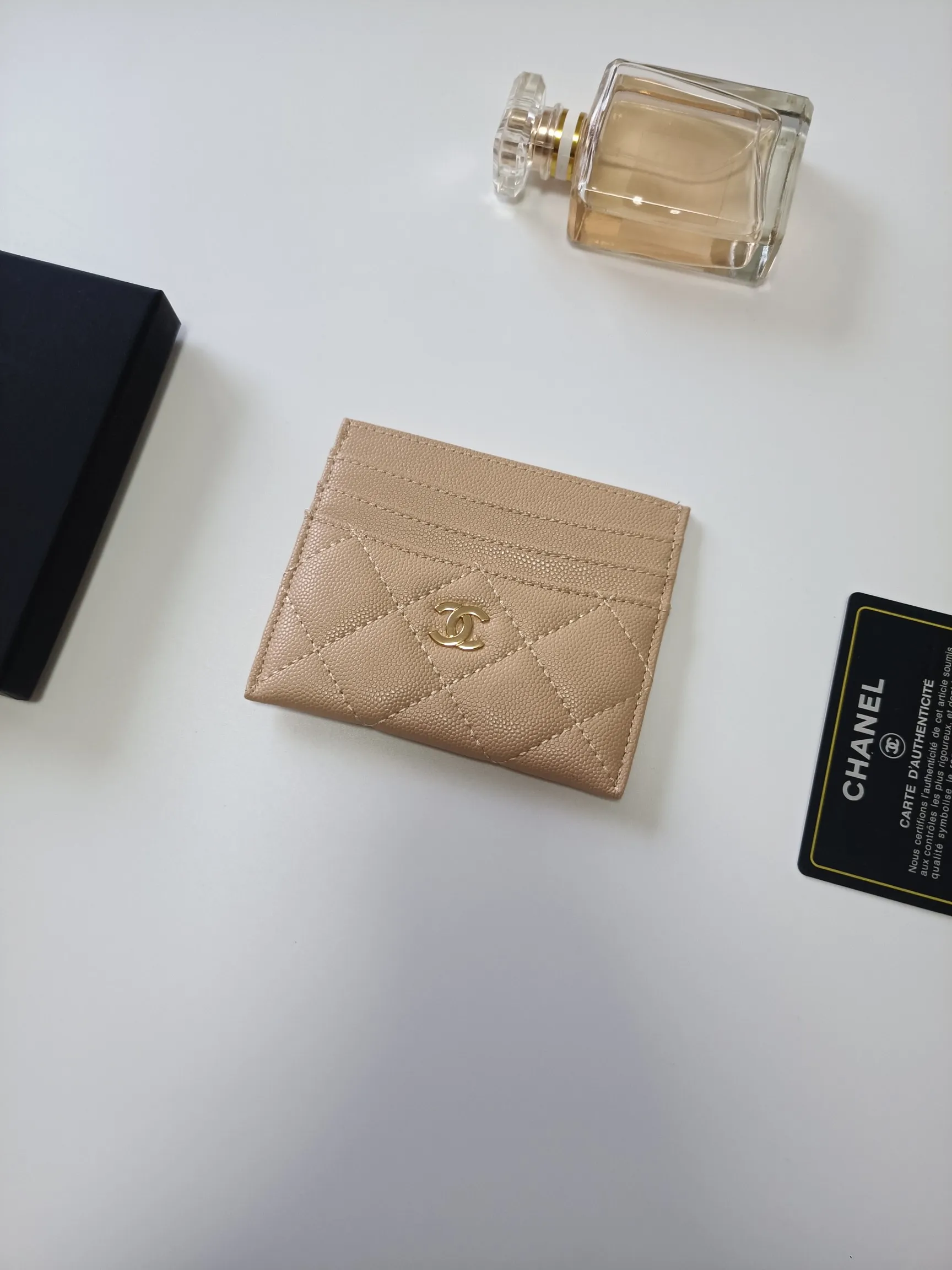💰100💰 chanel 2025 new product card holder lambskin, seven card slots, can hold change, imported Italian lambskin + hardware logo, so beautiful, love it. The color is as shown in the picture, easy and fast storage, mini card holder No.: AP8964 Size: w11×h10cm
