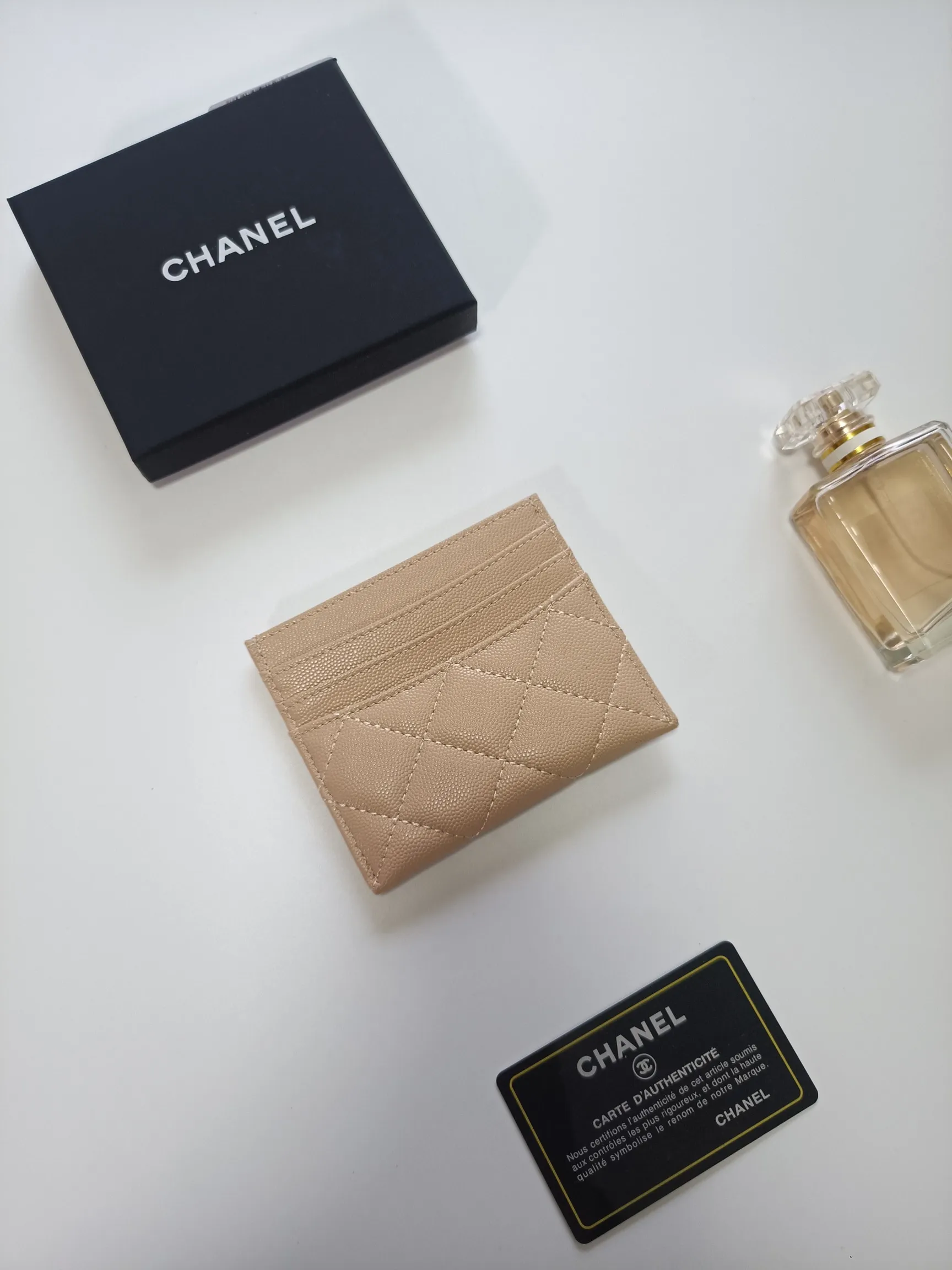 💰100💰 chanel 2025 new product card holder lambskin, seven card slots, can hold change, imported Italian lambskin + hardware logo, so beautiful, love it. The color is as shown in the picture, easy and fast storage, mini card holder No.: AP8964 Size: w11×h10cm