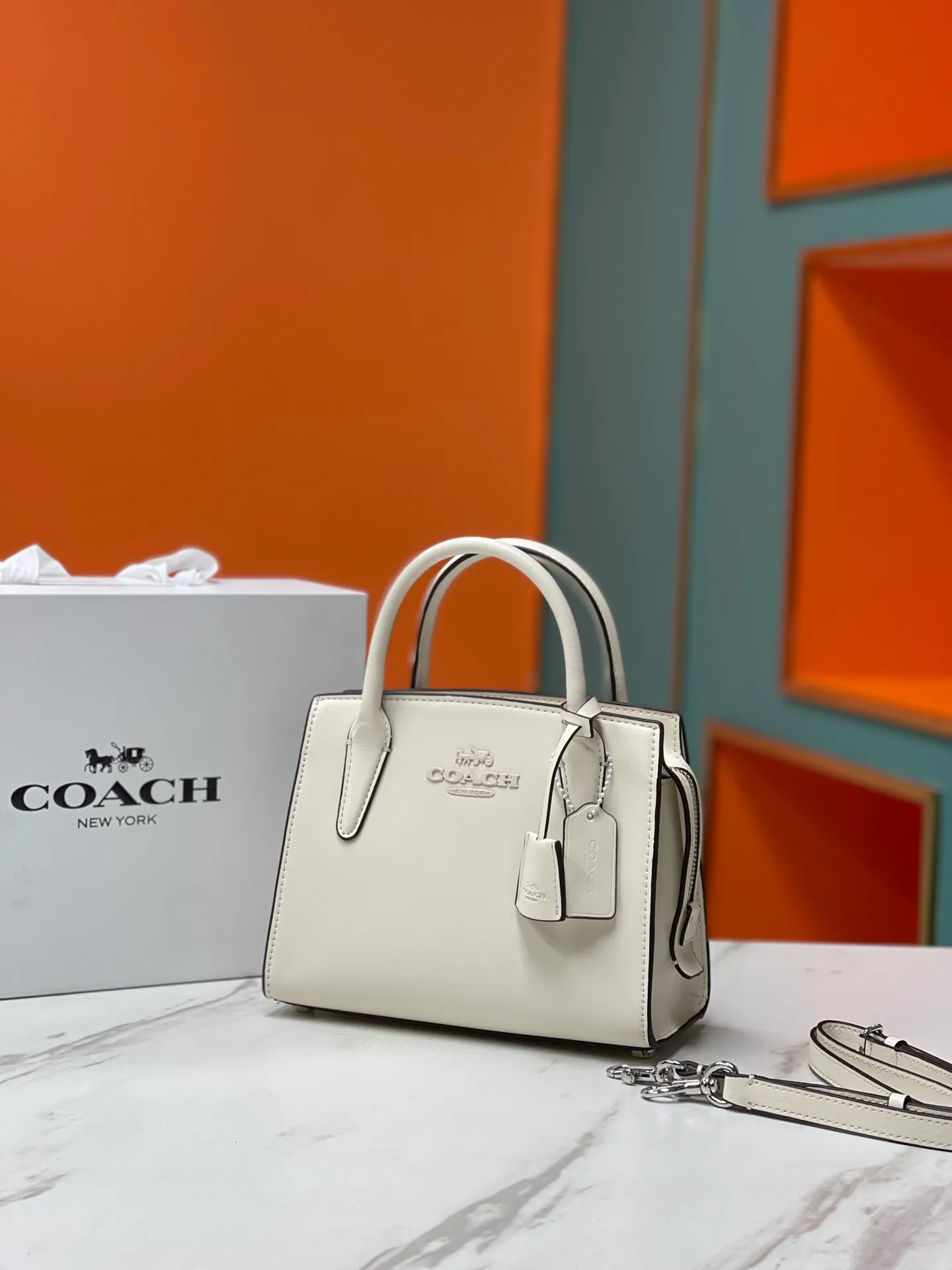 Top original order p440💰COACH/Coach new model CP262 January new Andrea Diana bag Autumn and winter versatile bag Classic color matching, versatile style, timeless Diana bag, can be easily used and matched as a hand-held crossbody. The zipper design protects items from falling out. It is not too large but has a pleasant capacity, which is sufficient and easy to carry. Size 22X16.5X11.5