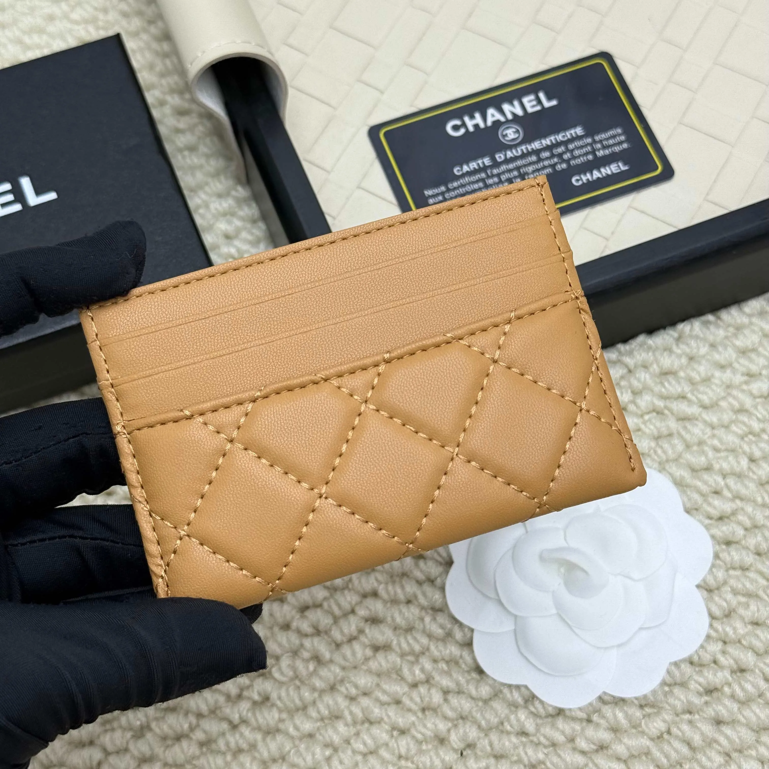 💰110 Chanel's new model, model: AP7776 31 card holder, sheepskin ball pattern. This new 31 card holder comes in several cute pink colors and can hold 6 or 7 cards no problem❣️ Size: 8*11