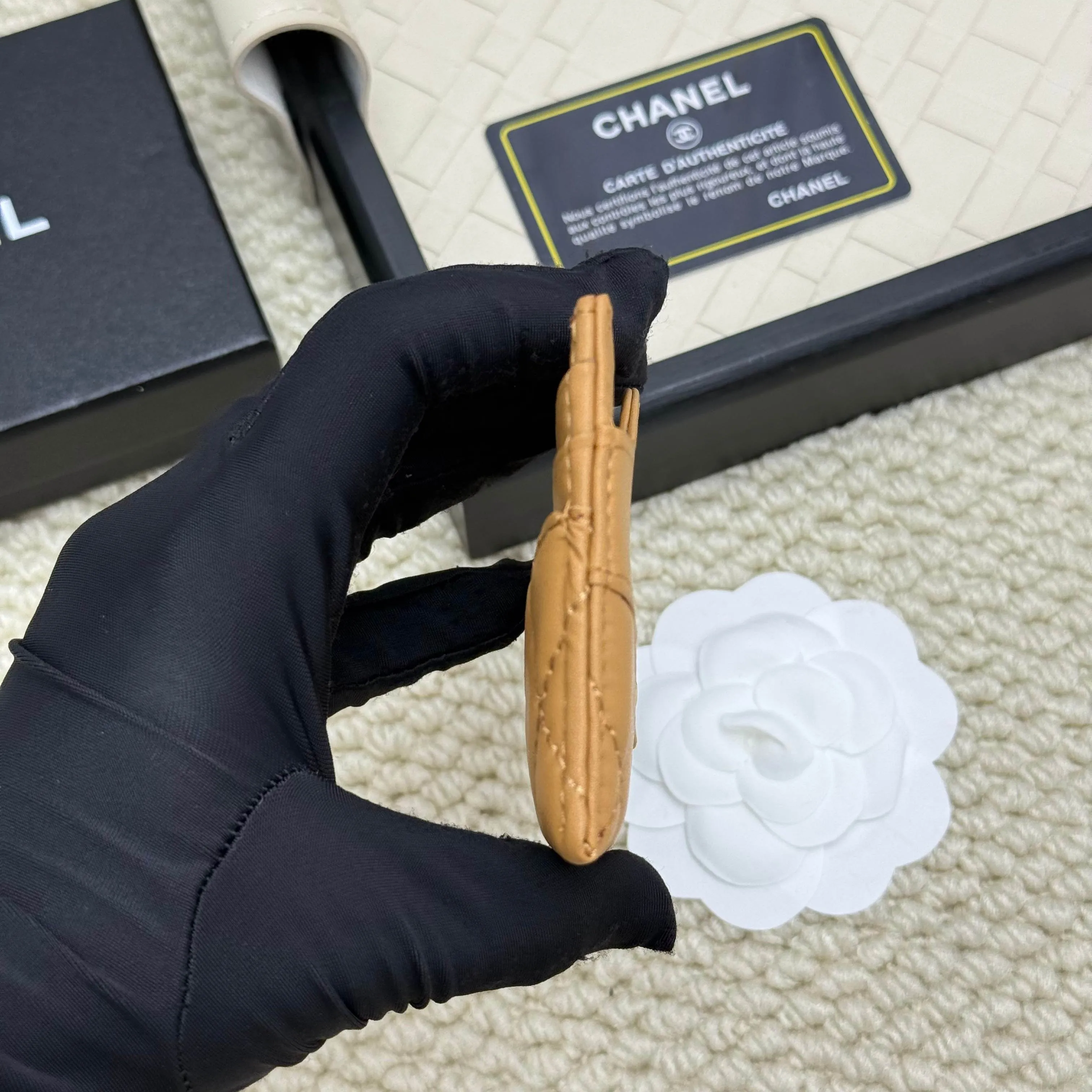💰110 Chanel's new model, model: AP7776 31 card holder, sheepskin ball pattern. This new 31 card holder comes in several cute pink colors and can hold 6 or 7 cards no problem❣️ Size: 8*11