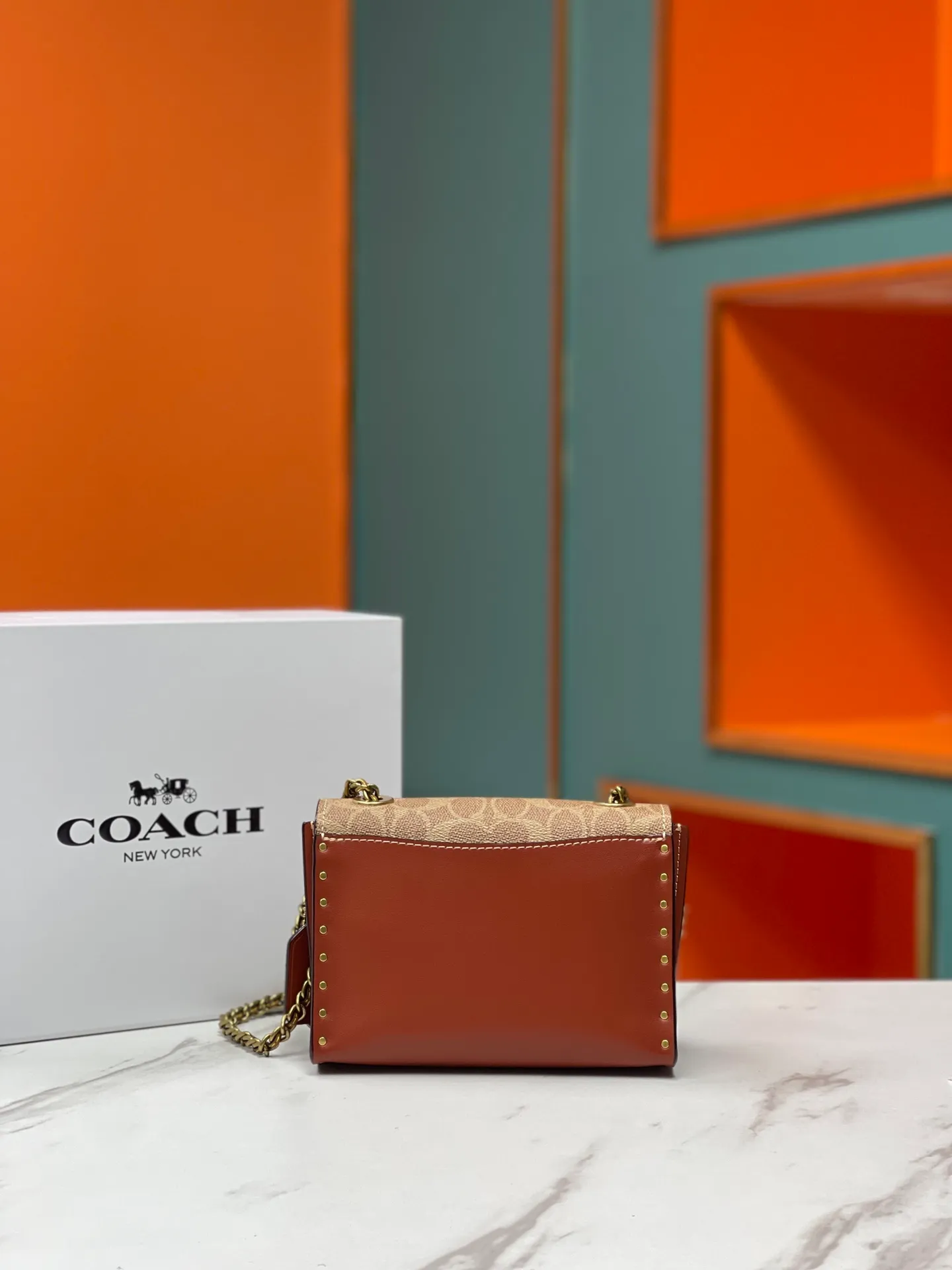 Batch 480💰 Original quality COACH/Coach women's bag PARKER18 handbag Camellia model 30592 khaki brown patchwork retro rivet style, classic old flower with earthy yellow brass material chain retro design, perfect match regardless of color or style! Size: 18*13*7cm
