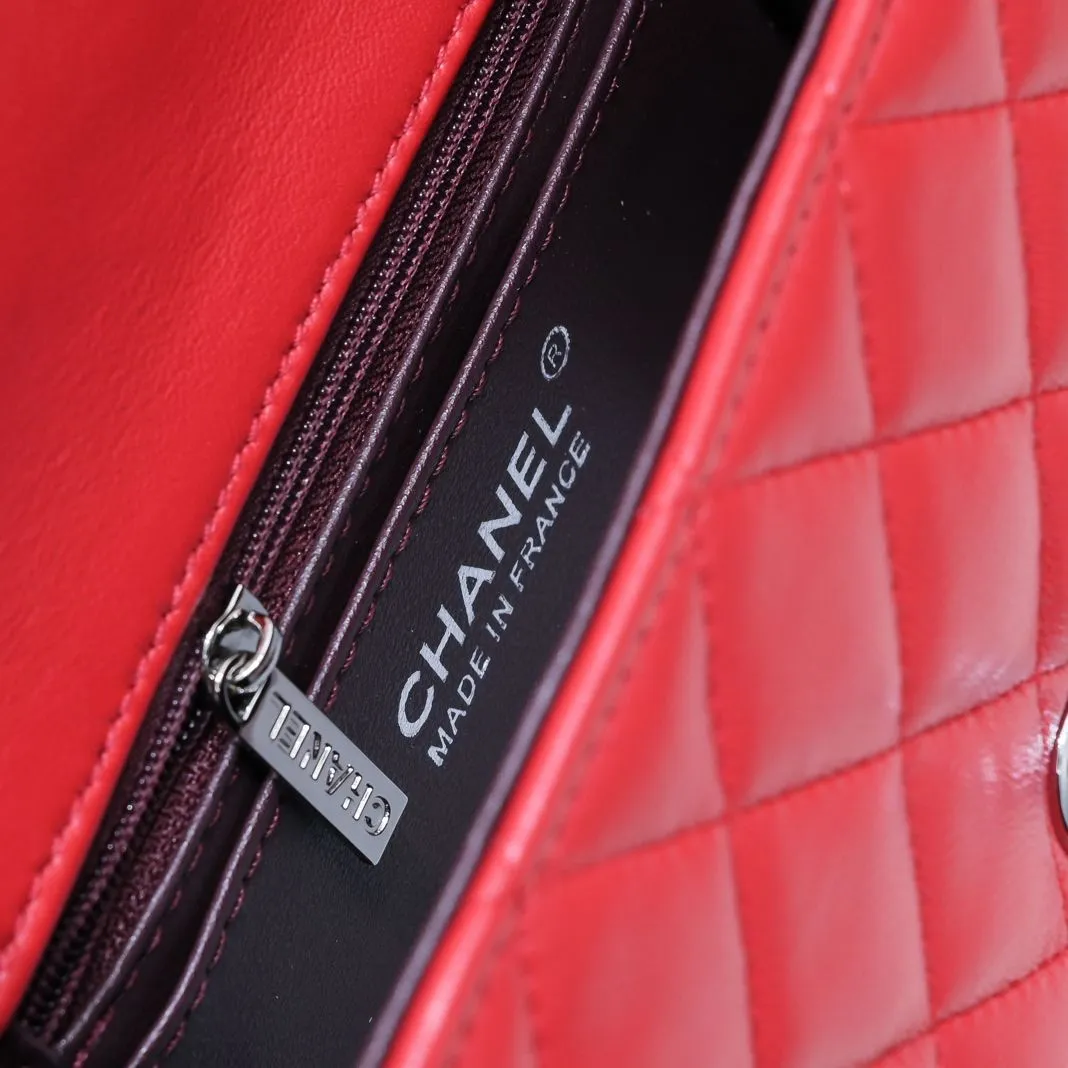 💰310￥Big red Chanel🔺🚴🏼💸Choose high-quality sheepskin🌺Original split version to create one to one 💯The hand feel is first-class, 🌲The camera-shaped inspired design fully embodies perfection! [Qiang] [Qiang] Integrates art and practicality, [Ladybug] Gorgeous and low-key plump 💯📨📨Classic is irresistible, ♒ You have to receive it to understand ✈✈🍭🍭Insist on high quality and low price🐟🐟, model number: 1115, size: 17.5*13*5 cm