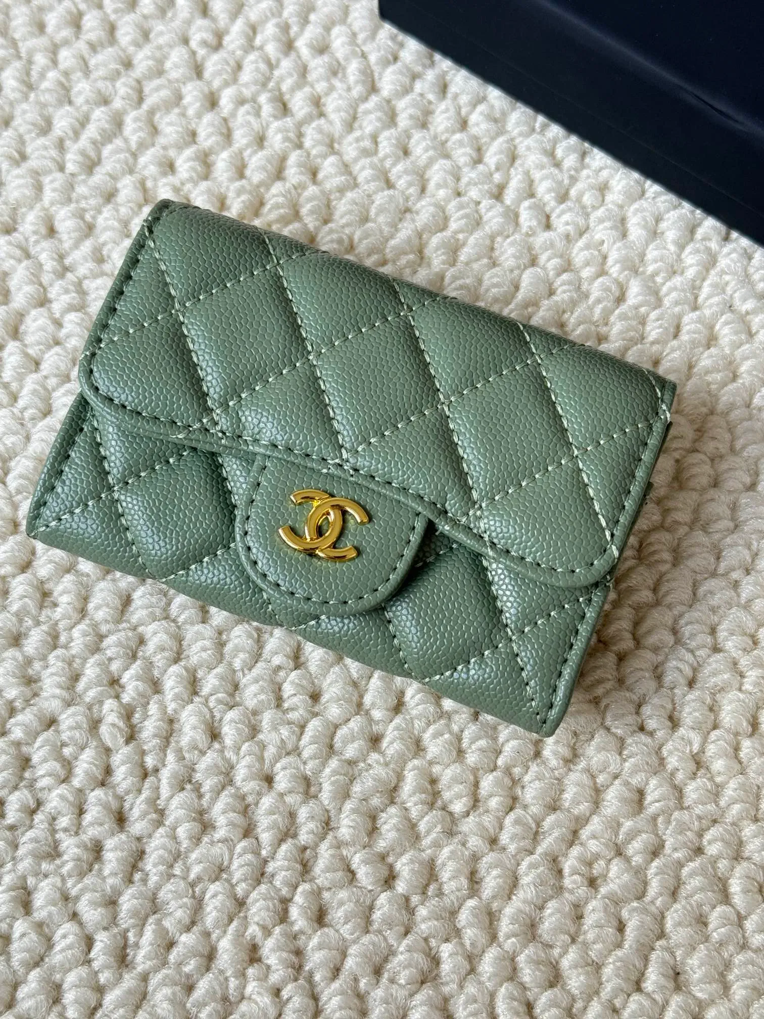 💰120 Style number: AP458 chanel's most classic card holder, coin purse, Chanel classic flap card holder. Caviar cowhide, card holder and coin purse in one, with slip pocket on the back. Size: 7.5 × 11.3 × 2.1 cm
