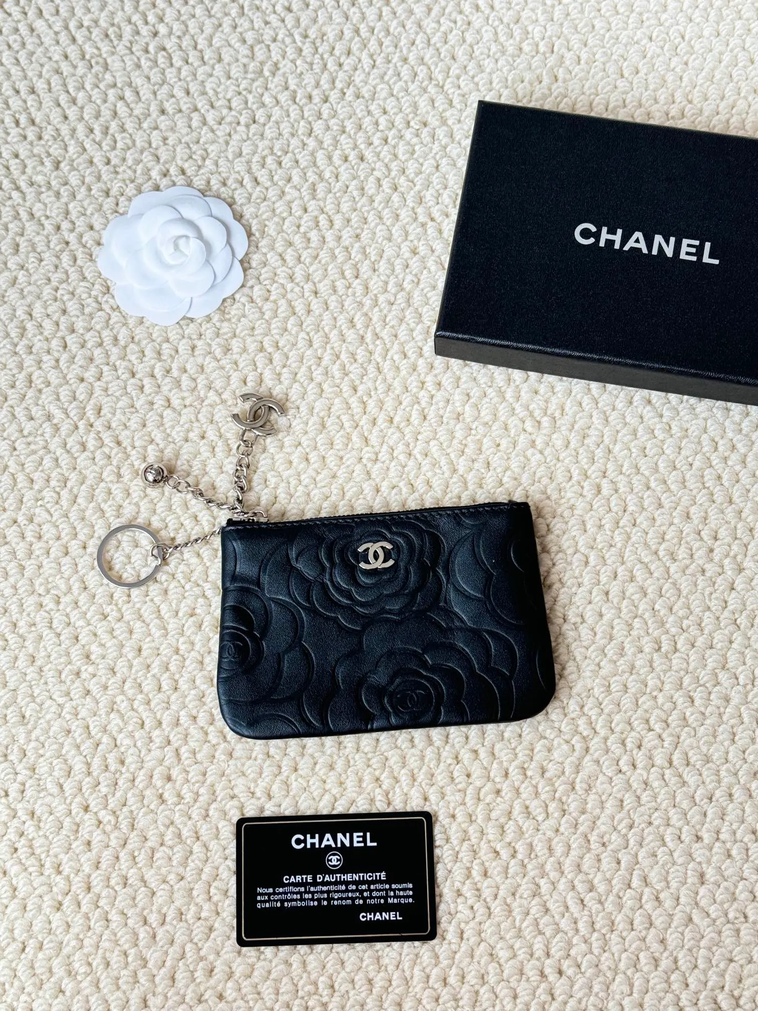 💰130 chanel camellia pendant coin purse💦 Style number: A50168 Classic small carry-on bag, one of the most practical bags in the era of mobile payment, cards, change, key and lipstick in one package, cute, practical and connotative, nice card holder, key bag, coin purse, lipstick bag Reference size: 9.5×15×0.5cm