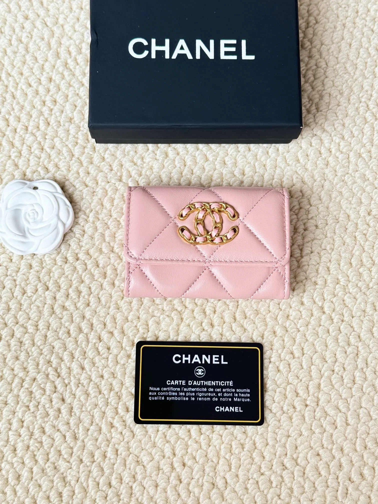 💰130 model number AP3610 CHANEL new flap coin purse. This year’s latest logo is paired with rhombus, lambskin and retro hardware... This card holder has a large capacity. It can hold about 1,000 yuan at a 20% discount of 100 yuan, and it can also hold 2.3 cards, which is very practical! Size 11*8.5*3cm