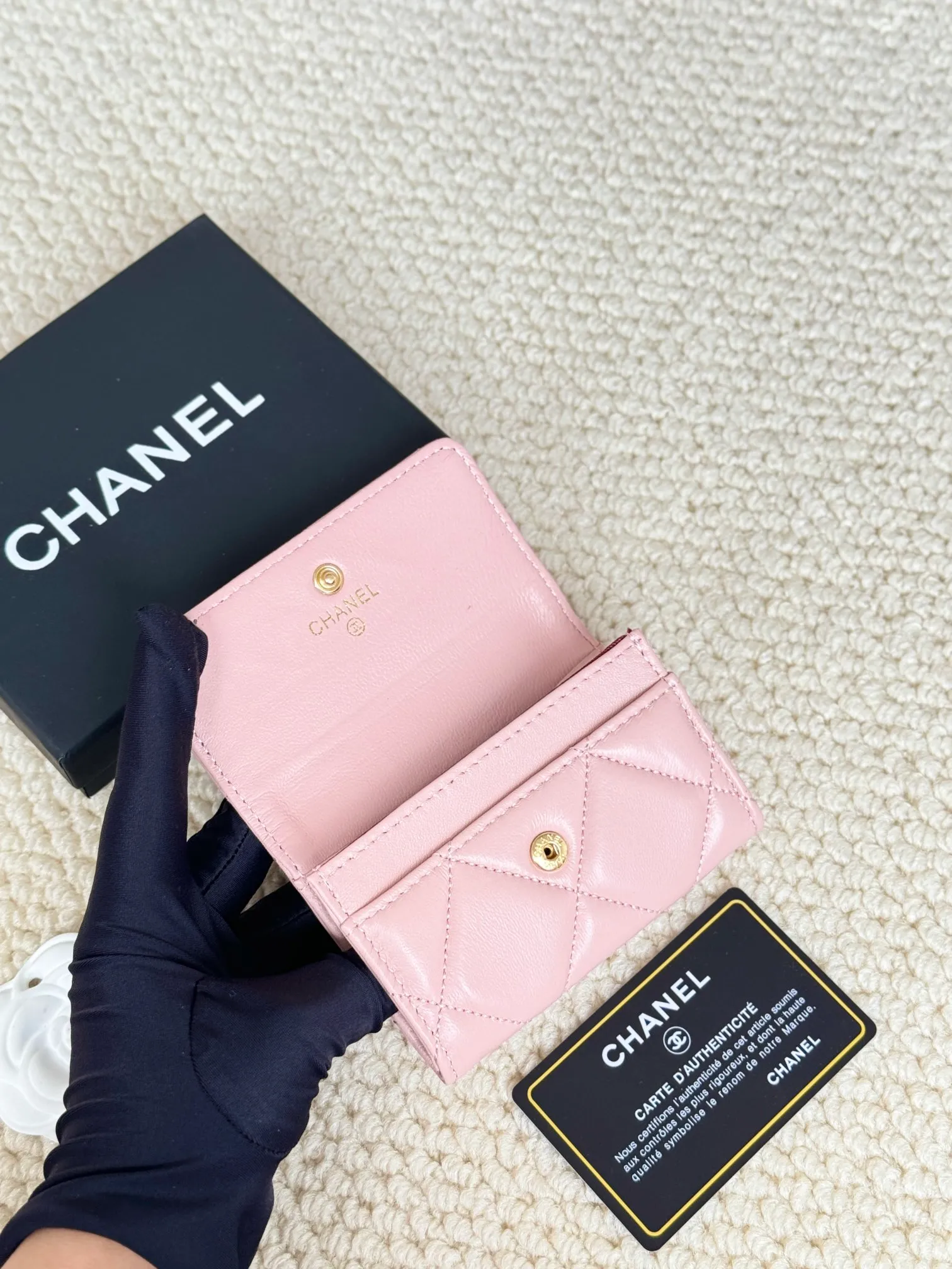💰130 model number AP3610 CHANEL new flap coin purse. This year’s latest logo is paired with rhombus, lambskin and retro hardware... This card holder has a large capacity. It can hold about 1,000 yuan at a 20% discount of 100 yuan, and it can also hold 2.3 cards, which is very practical! Size 11*8.5*3cm