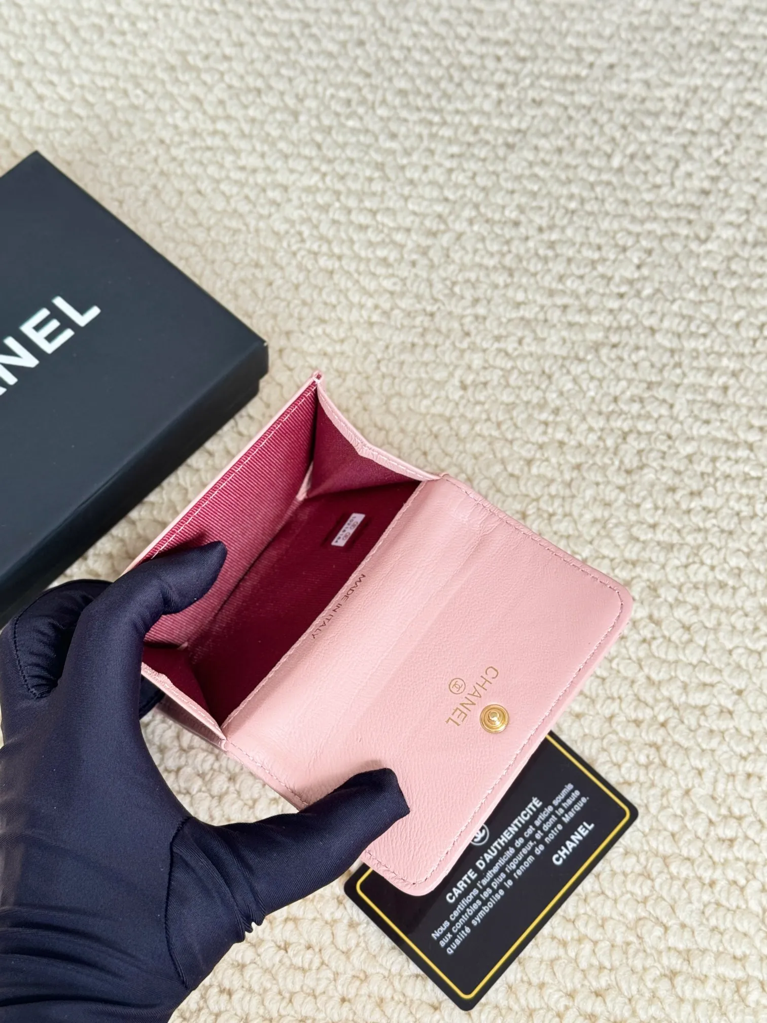 💰130 model number AP3610 CHANEL new flap coin purse. This year’s latest logo is paired with rhombus, lambskin and retro hardware... This card holder has a large capacity. It can hold about 1,000 yuan at a 20% discount of 100 yuan, and it can also hold 2.3 cards, which is very practical! Size 11*8.5*3cm