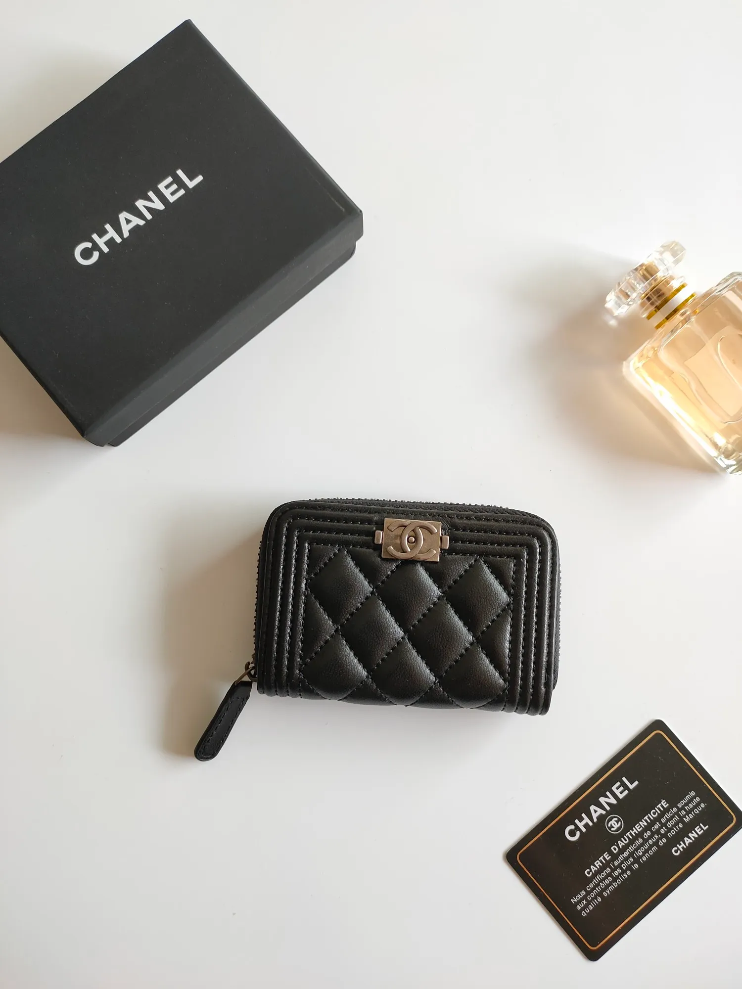 ￥120 Chanel card holder❤Coin purse️❤️Full leather inside and outside. Counter style. Impeccable workmanship details. Adhere to high quality. Style number: A84433 Size: 11.5x8cm