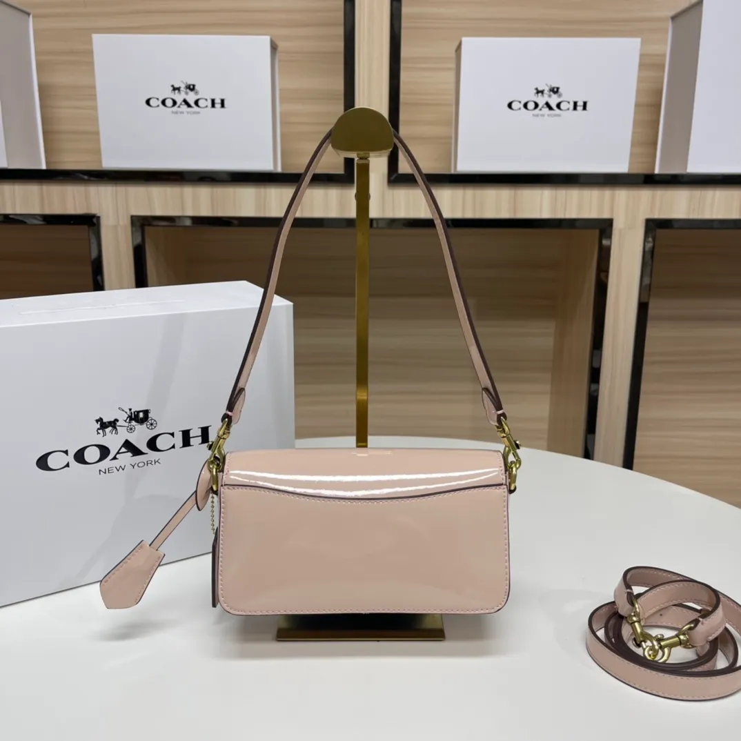 Top original order p480💰Coach/Coach new NEw new baguette bag Studio 20 patent leather! [Rose] model cE761 new baguette bag patent leather mirror bag, Studio20 girl bright eye I like it so much ~ the red and black are very stylish This patent leather has a good texture and the gloss is not ordinary Size 20/10/6.5 [Fireworks] [Fireworks]