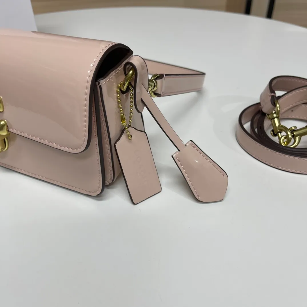 Top original order p480💰Coach/Coach new NEw new baguette bag Studio 20 patent leather! [Rose] model cE761 new baguette bag patent leather mirror bag, Studio20 girl bright eye I like it so much ~ the red and black are very stylish This patent leather has a good texture and the gloss is not ordinary Size 20/10/6.5 [Fireworks] [Fireworks]