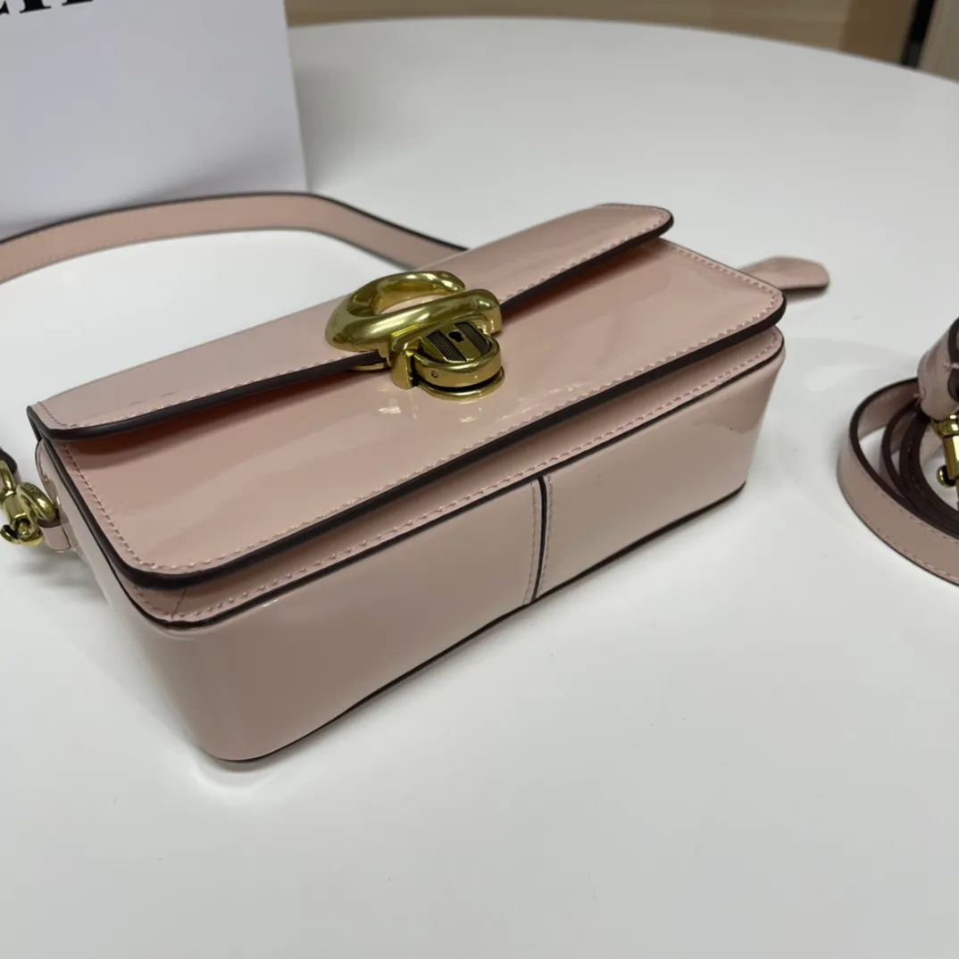 Top original order p480💰Coach/Coach new NEw new baguette bag Studio 20 patent leather! [Rose] model cE761 new baguette bag patent leather mirror bag, Studio20 girl bright eye I like it so much ~ the red and black are very stylish This patent leather has a good texture and the gloss is not ordinary Size 20/10/6.5 [Fireworks] [Fireworks]