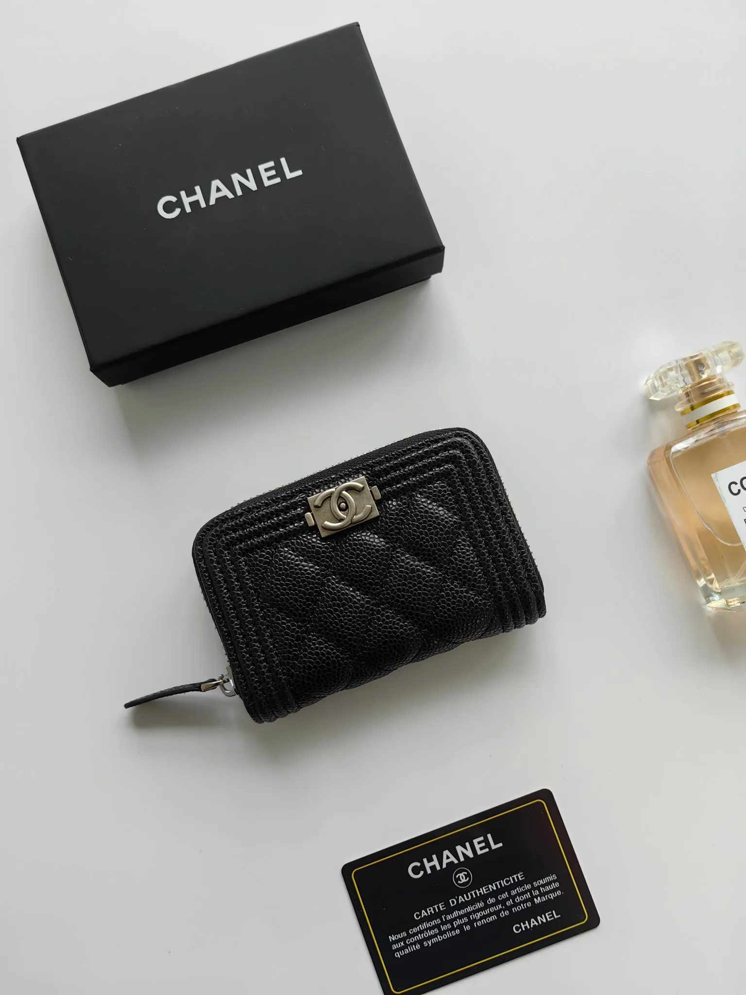 ￥120 Chanel card holder❤Coin purse️❤️Full leather inside and outside. Counter style. Impeccable workmanship details. Adhere to high quality. Style number: A84433 Size: 11.5x8cm