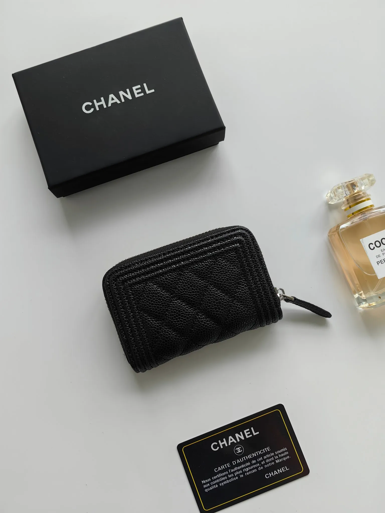 ￥120 Chanel card holder❤Coin purse️❤️Full leather inside and outside. Counter style. Impeccable workmanship details. Adhere to high quality. Style number: A84433 Size: 11.5x8cm