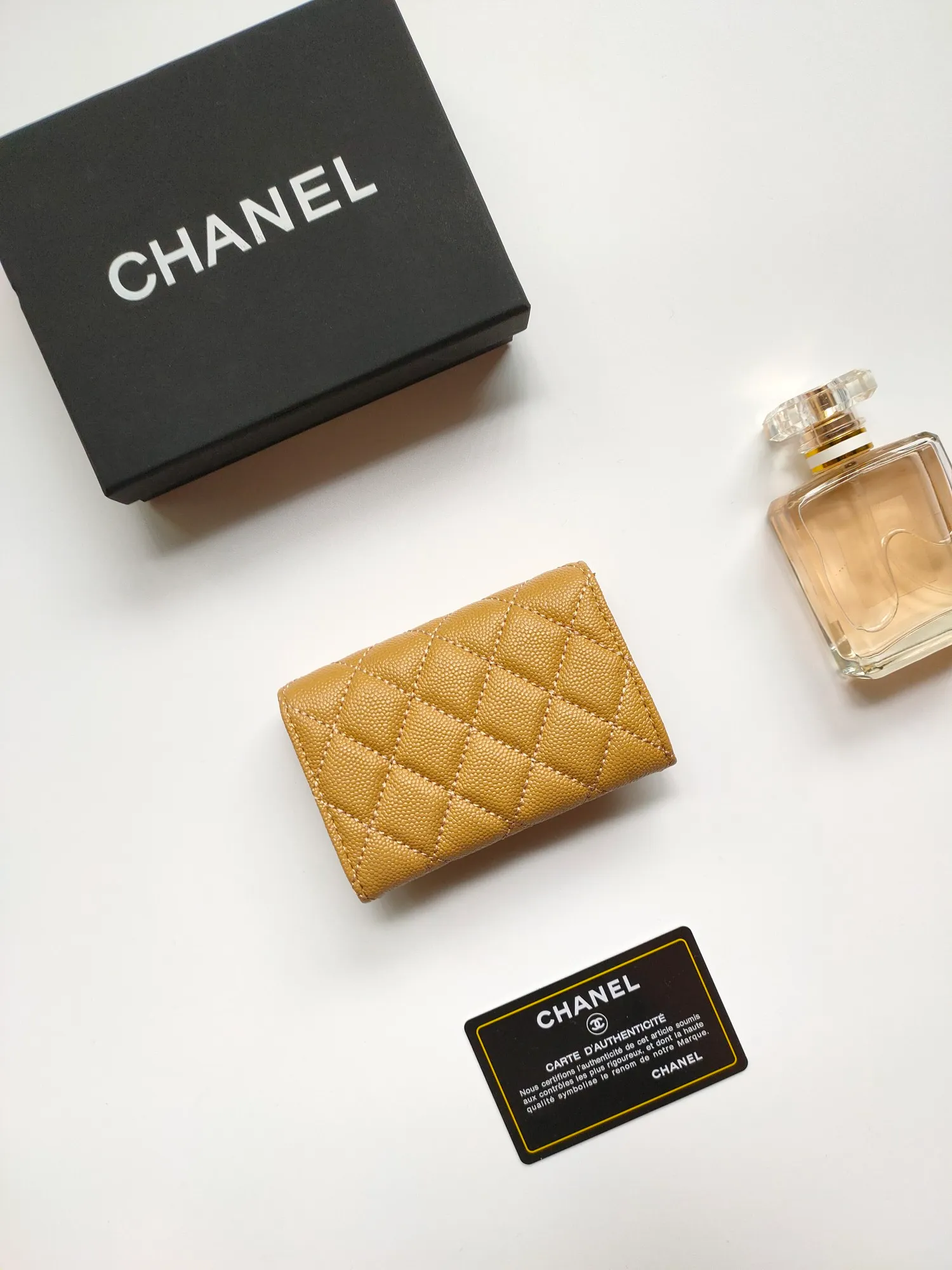 💰140💰 Model AP6118 CHANEL 22k embossed hardware, new double C large lgo with exquisite replica flavor, very beautiful, official website 2023 latest 🆕Card holder Caviar medium ball grain cowhide is scratch-resistant, super glossy, no problem to put about 10 cards, one card can be placed in the cover card slot, and cards + coins can also be placed in the middle It is troublesome to carry a bag that is too big in summer, so it is suitable to put it in a mini bag, which is also convenient to carry in your pocket😍