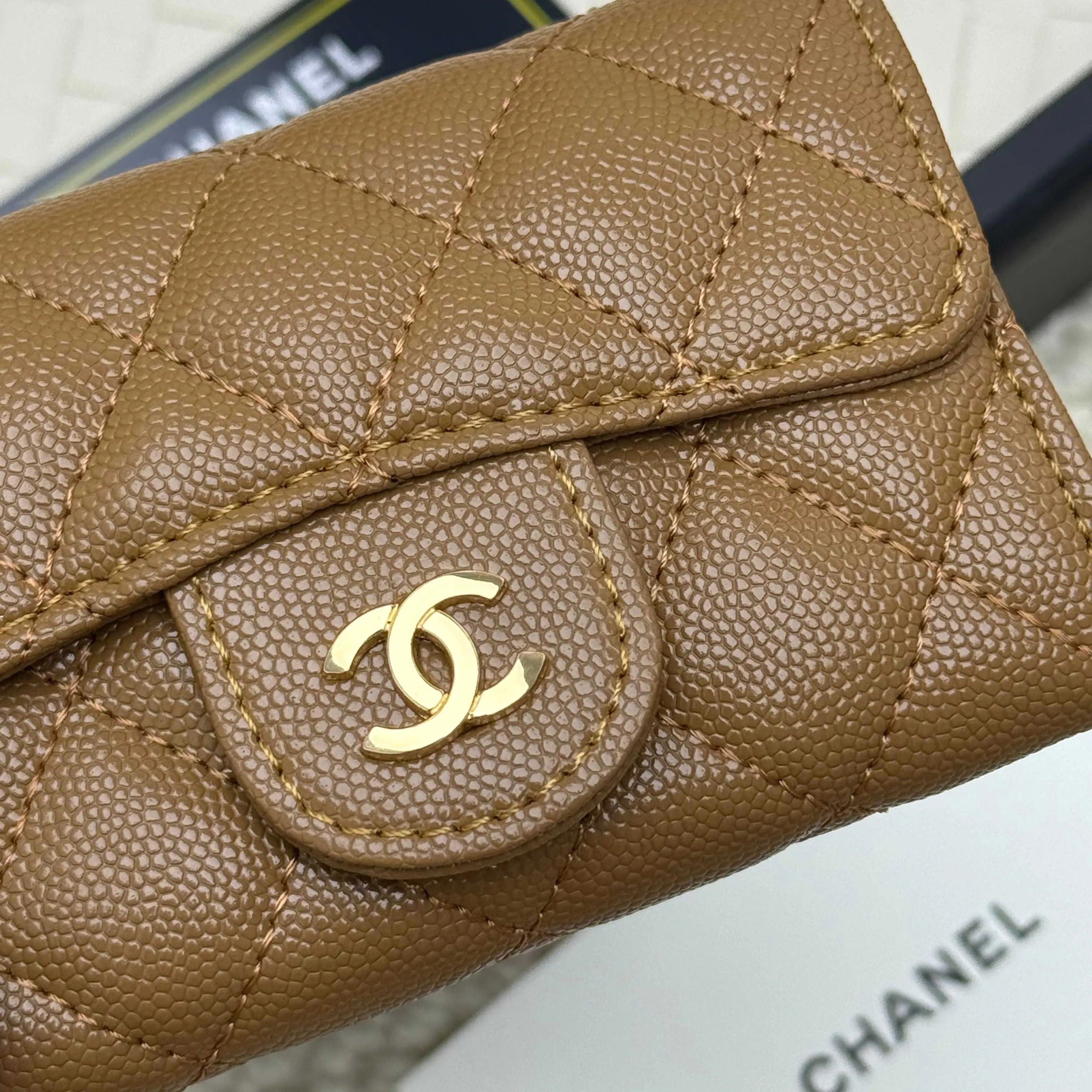 💰130 Chanel’s new product🍃card holder has arrived🍃. This card holder is more practical with an inner zipper😘The details are so beautiful, model number P468, size 11*8.5*3cm.