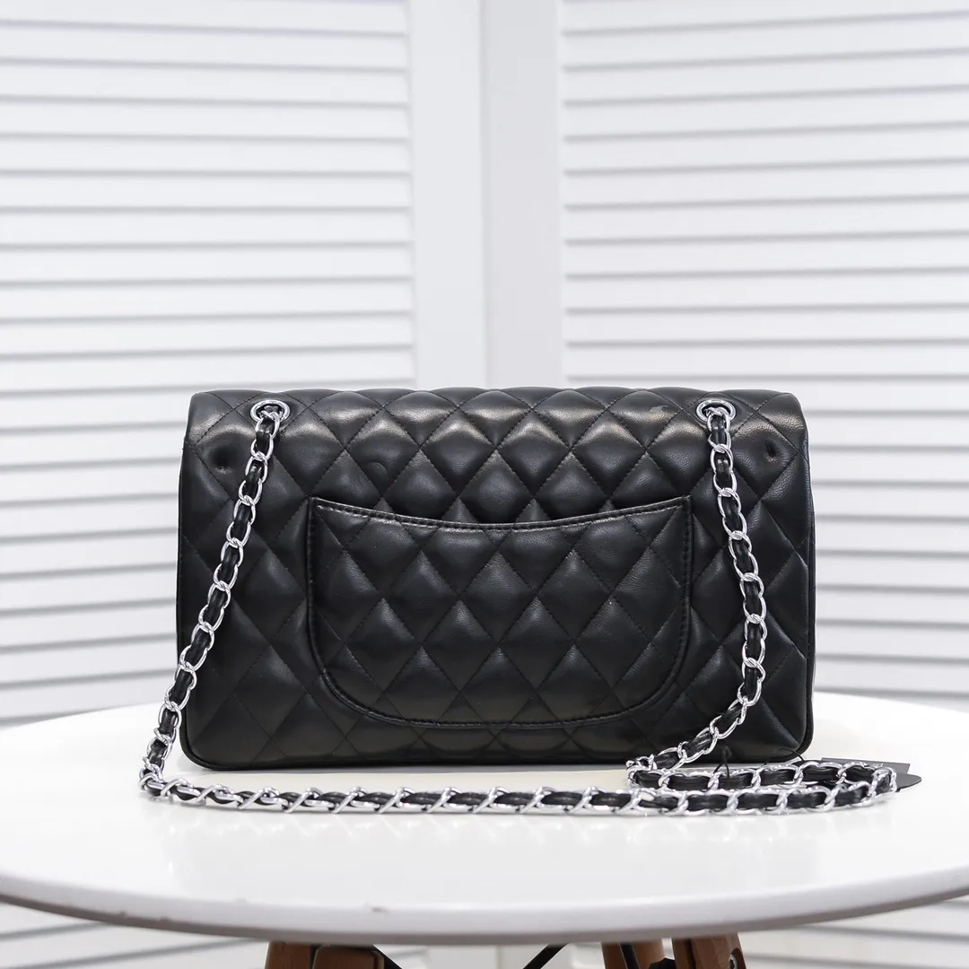 💰480￥[Color] Chanel [Color] Century Classic, carefully crafted with exquisite workmanship of every stitch and thread, imported sheepskin with original hardware, full diamond pattern 💯The shape of the whole bag is particularly perfect in softness 👍👍😔😔Classic and irresistible, size: 30X18X8cm, style number: 1113