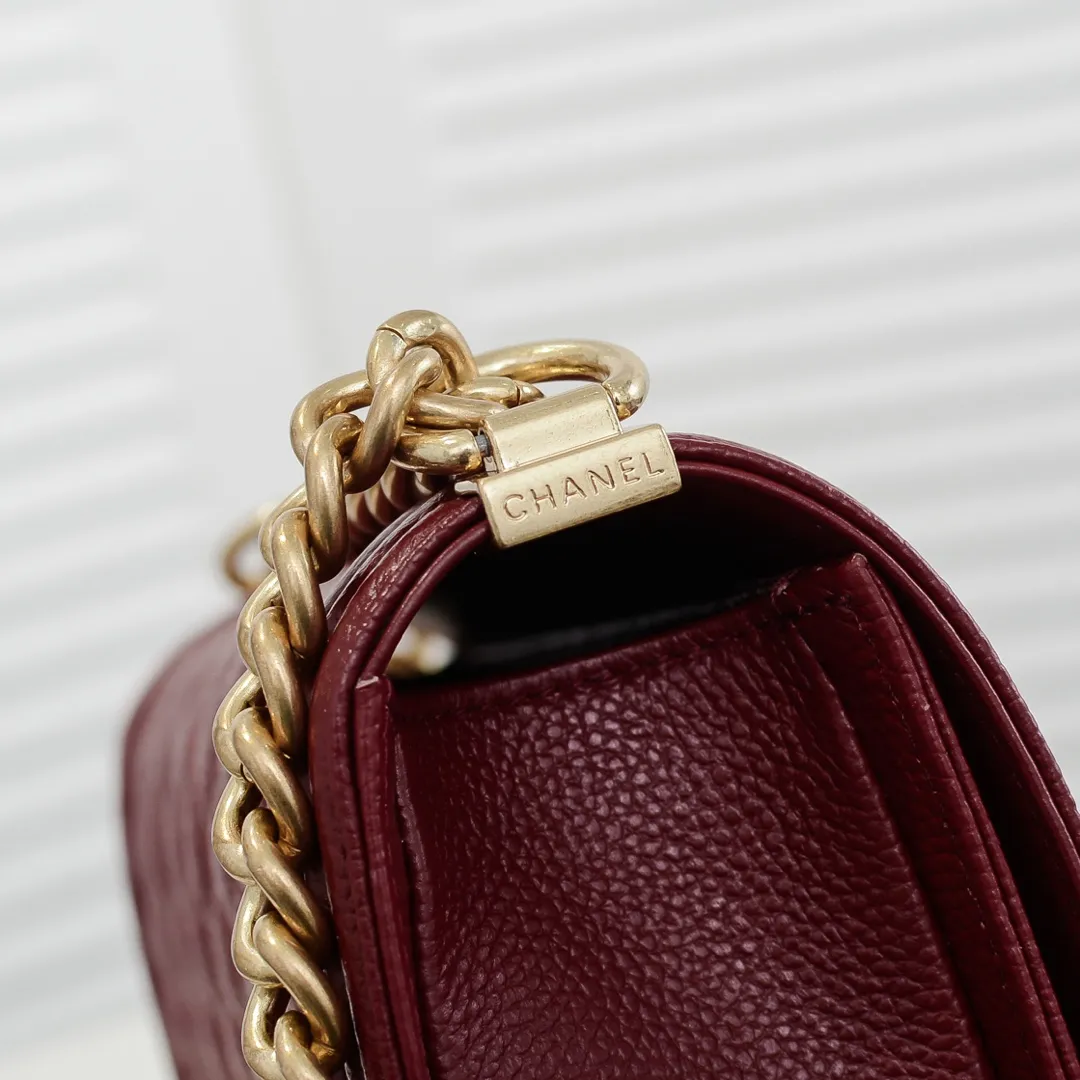 💰460￥ "Full leather inside and out with original hardware" Chanel👑 Using imported first-layer cowhide with lychee pattern [color] [lightning] thickened electroplated hardware accessories🌈The workmanship is comparable to the original order💪The bottom can be pinched and rebounded without trace, absolutely spot-on and real-life, fashionable and durable💪💪High-end quality, no pressure in and out of the drill cabinet💏, size 25*15*8cm Style number: 67086
