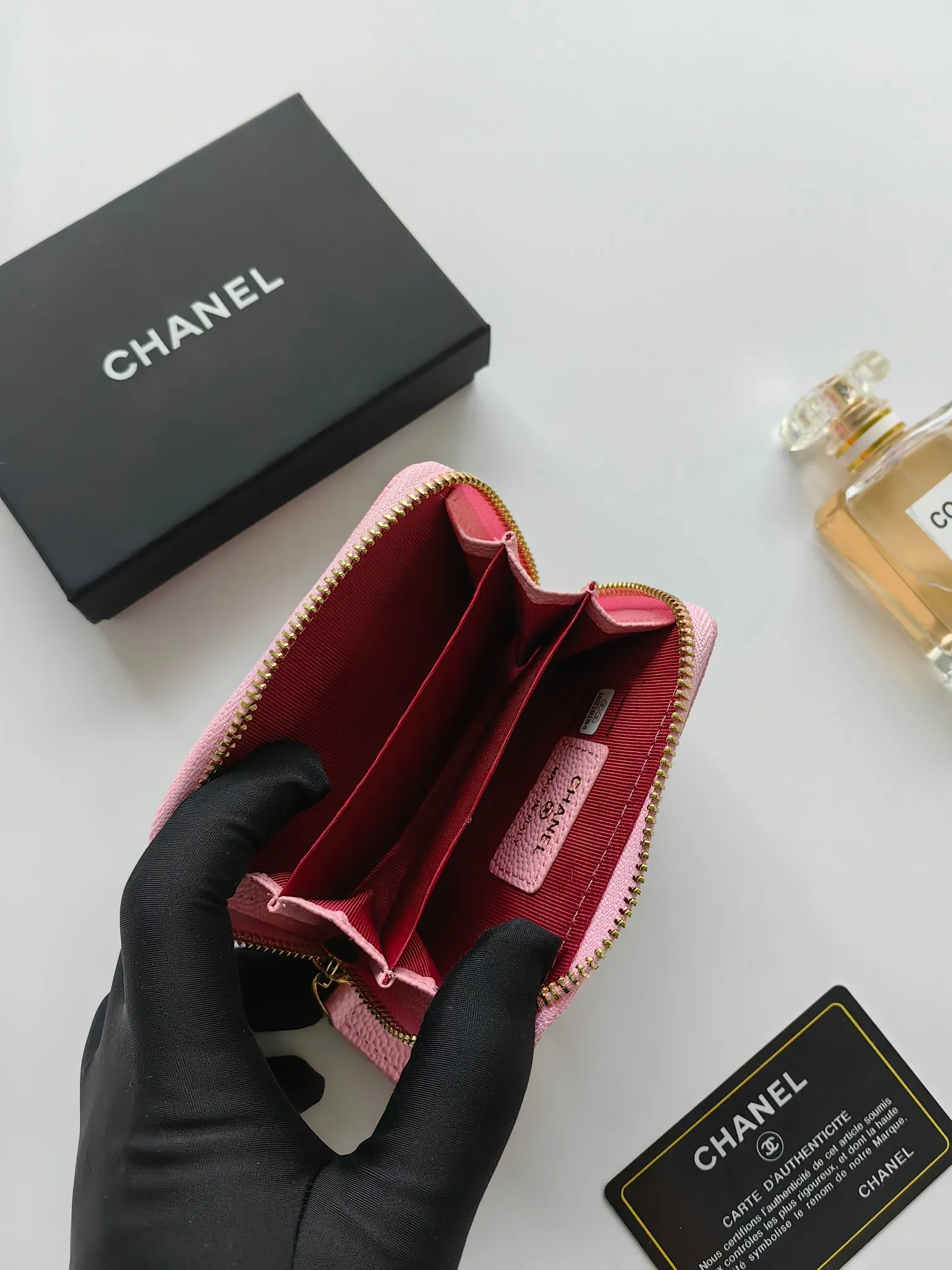 ￥120 Chanel card holder❤Coin purse️❤️Full leather inside and outside. Counter style. Impeccable workmanship details. Adhere to high quality. Style number: A84433 Size: 11.5x8cm