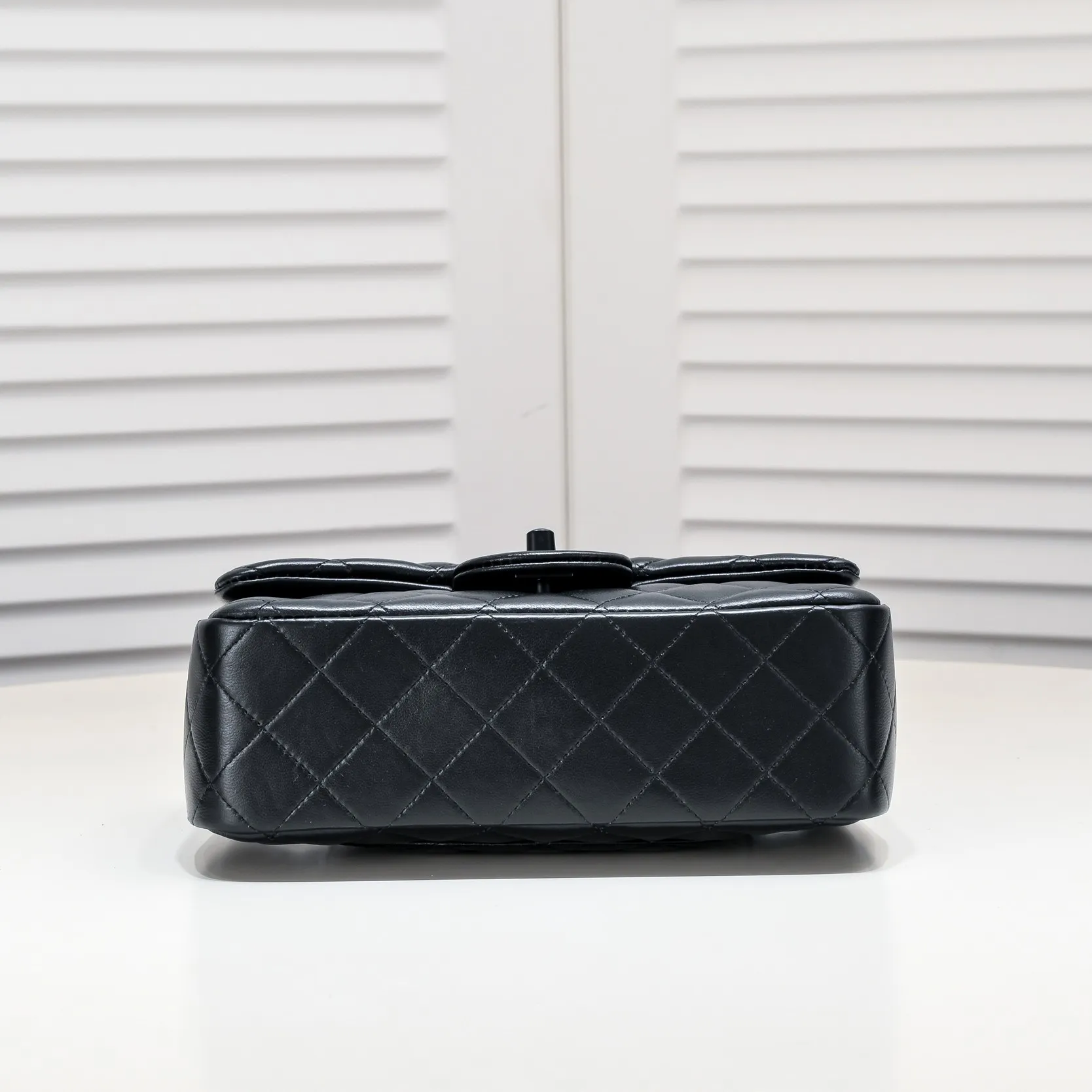 💰320￥Black buckle CF versatile lambskin🌹 Chanel💃🏻‼ ️Eternal classic style [shy] noble temperament💃🏻favorite of celebrities🌟soft leather and high-end👍counter hardware exquisite workmanship to reject flaws [strong] both dazzling and feminine 😝[strong] luxurious and durable🌟Size: 20*14*7cm Style number: 1116