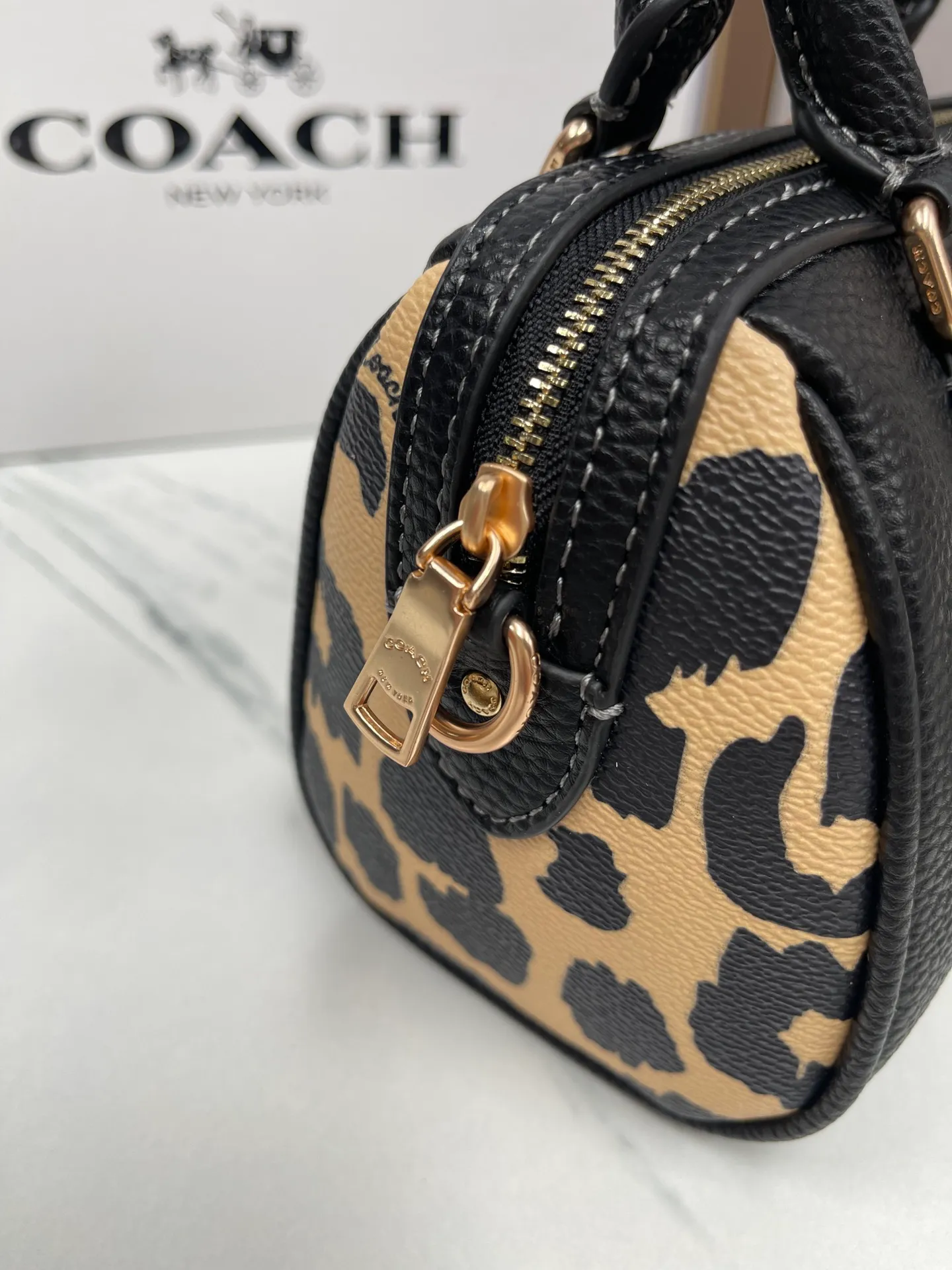 Top original order, batch 400💰COACH/Coach new new color model CW332 women's MINI ROWAN hand-held shoulder crossbody bag Boston small. Dimensions 16.5×11×9. .